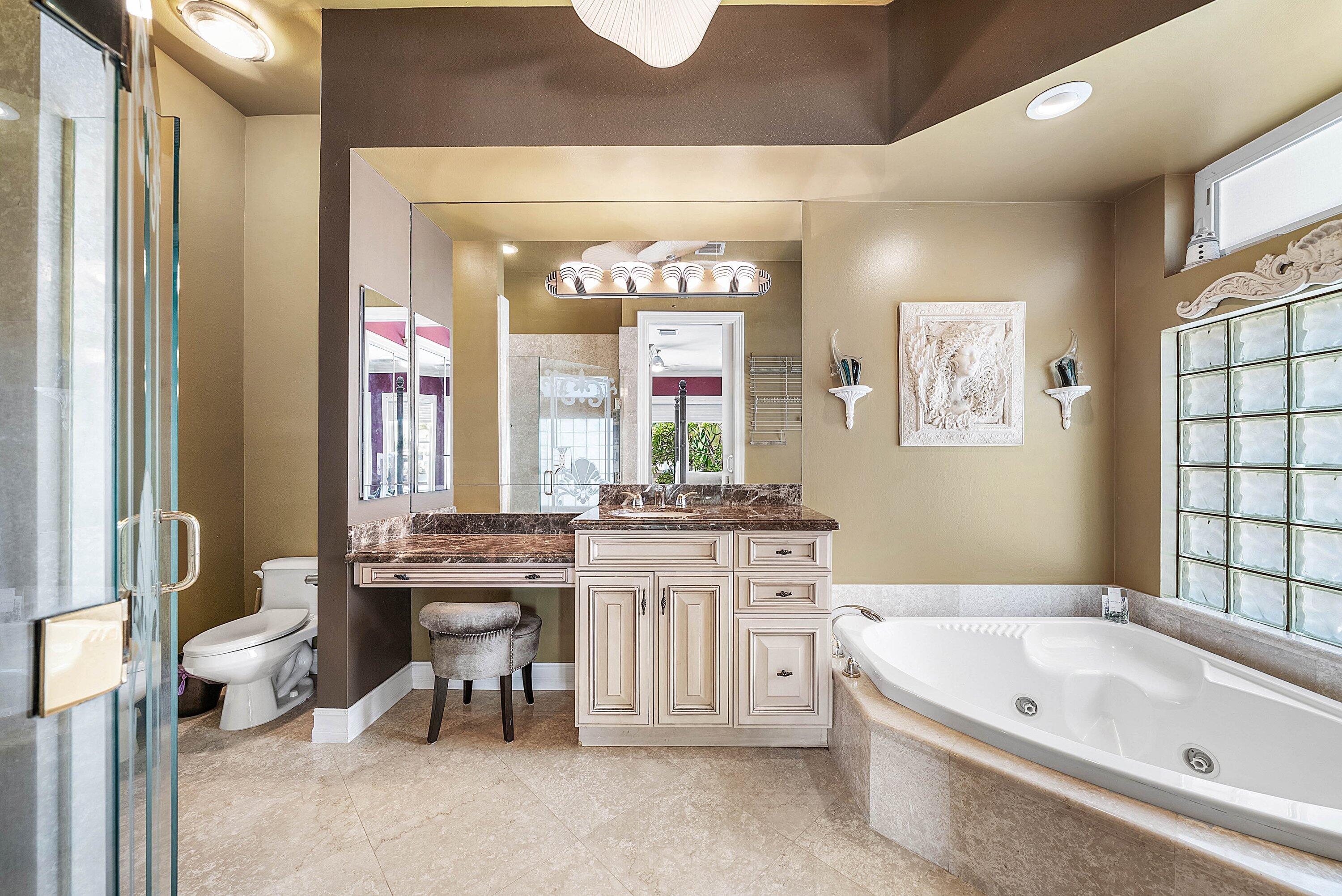 2761 NE 48TH Court