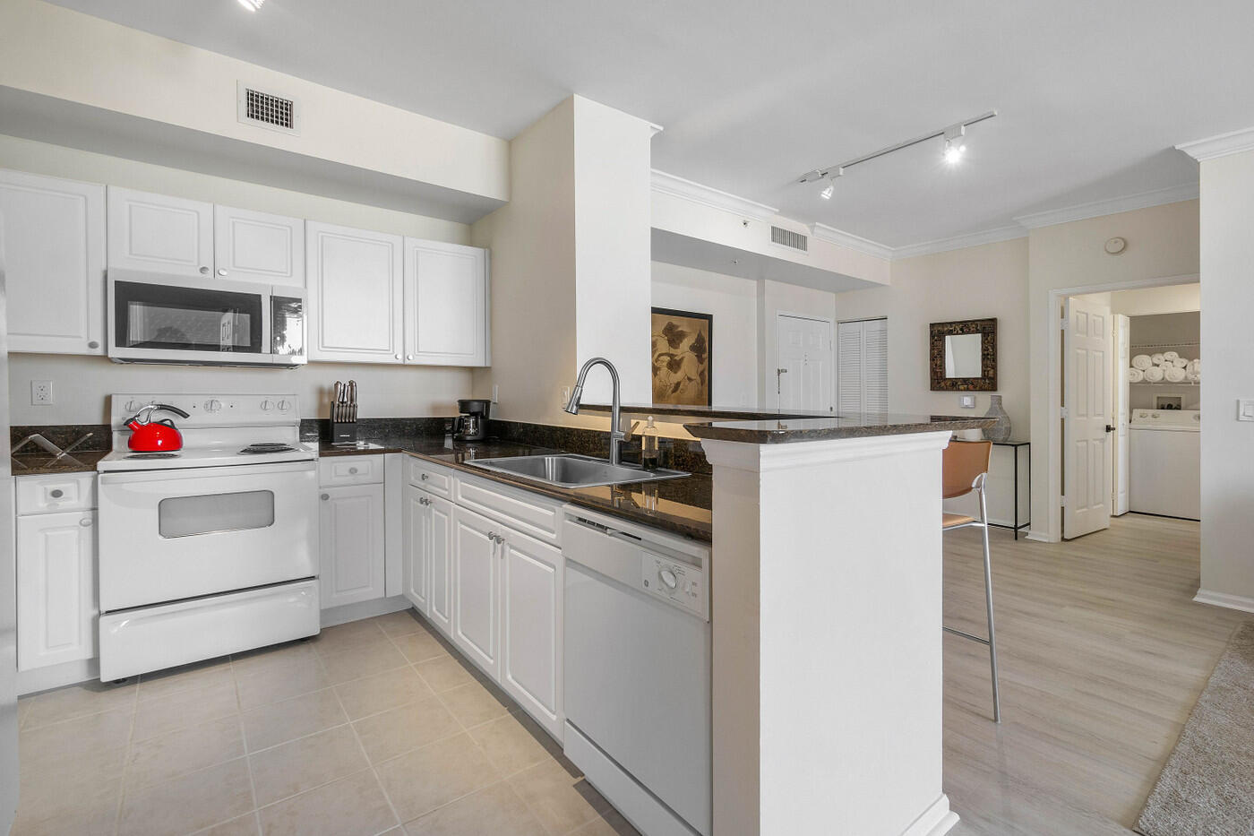 651 OKEECHOBEE Boulevard 1104