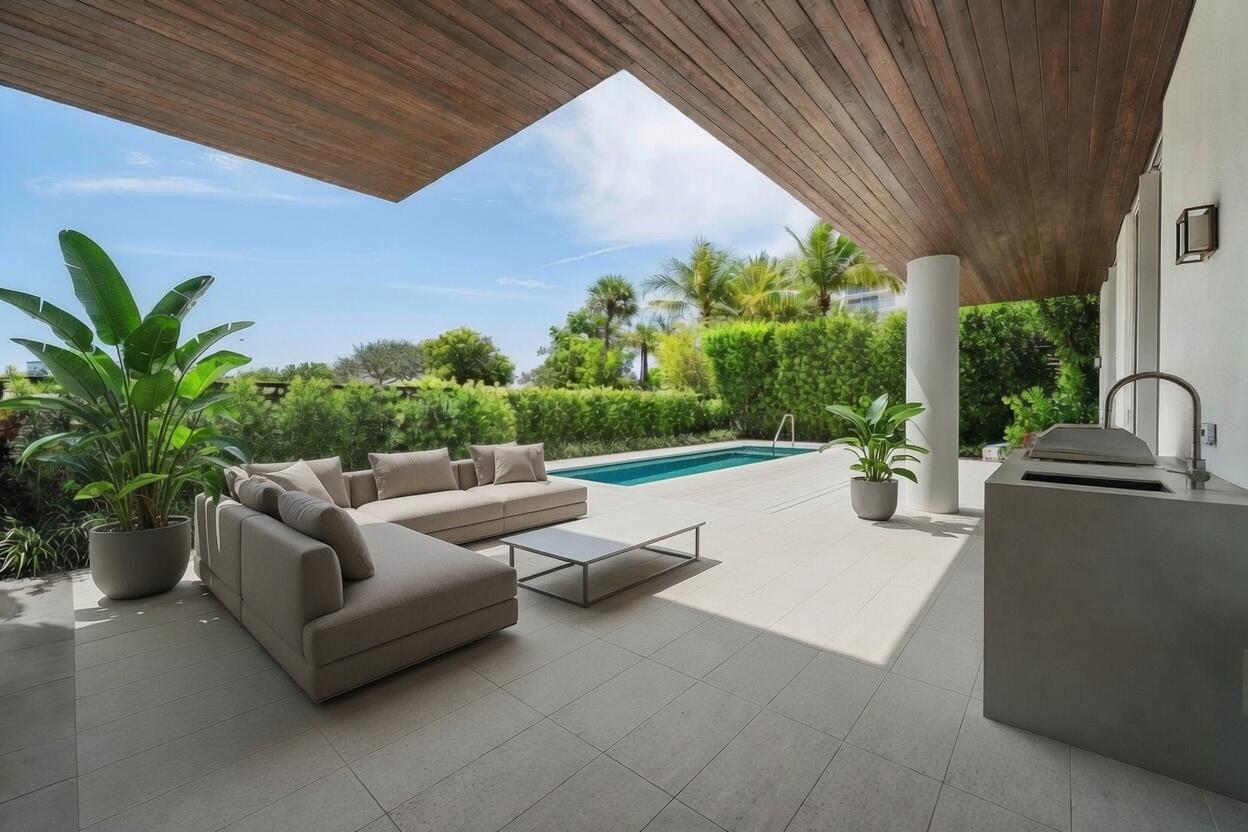 210 SE MIZNER Boulevard 101