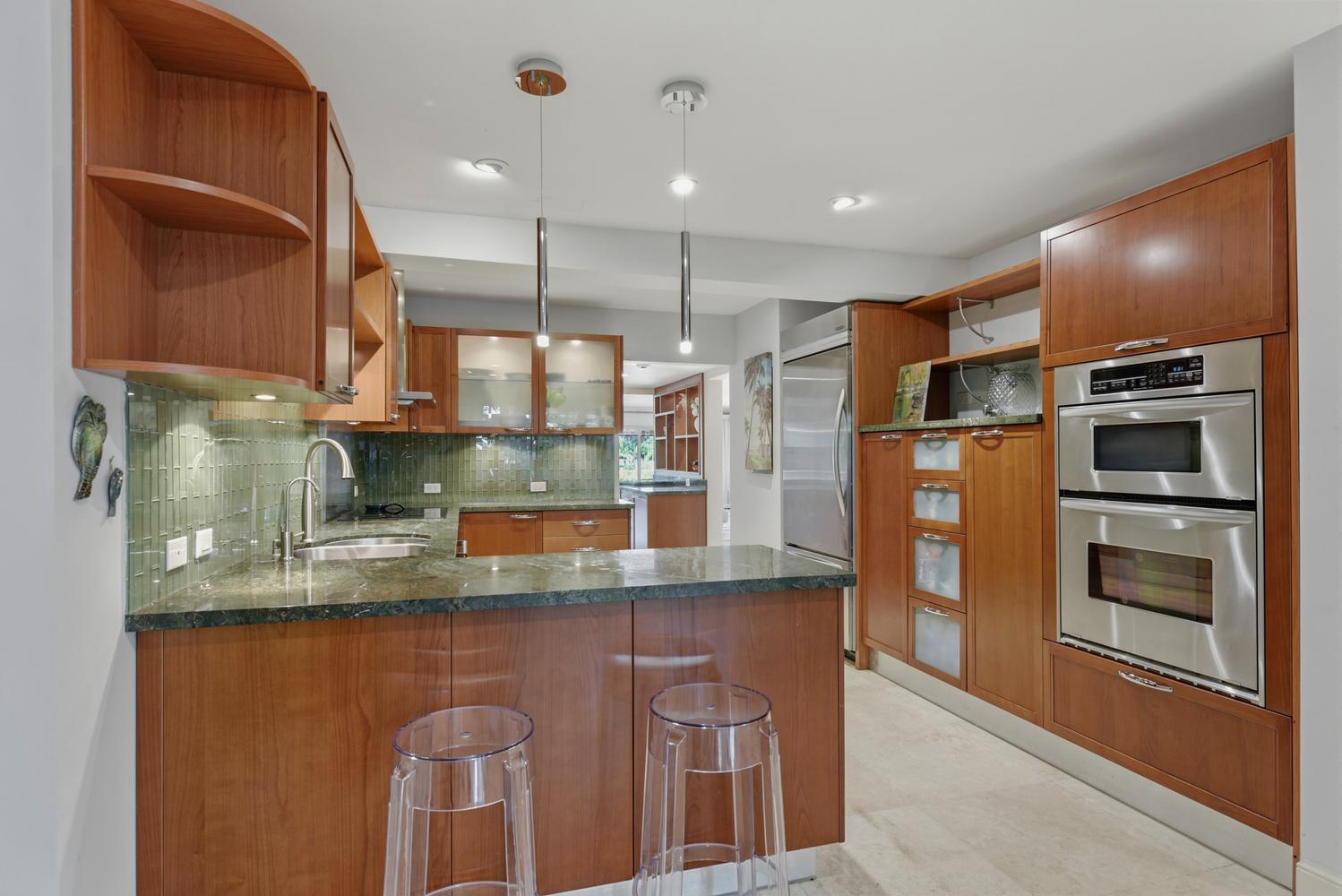 1172 Hillsboro Mile 2-4