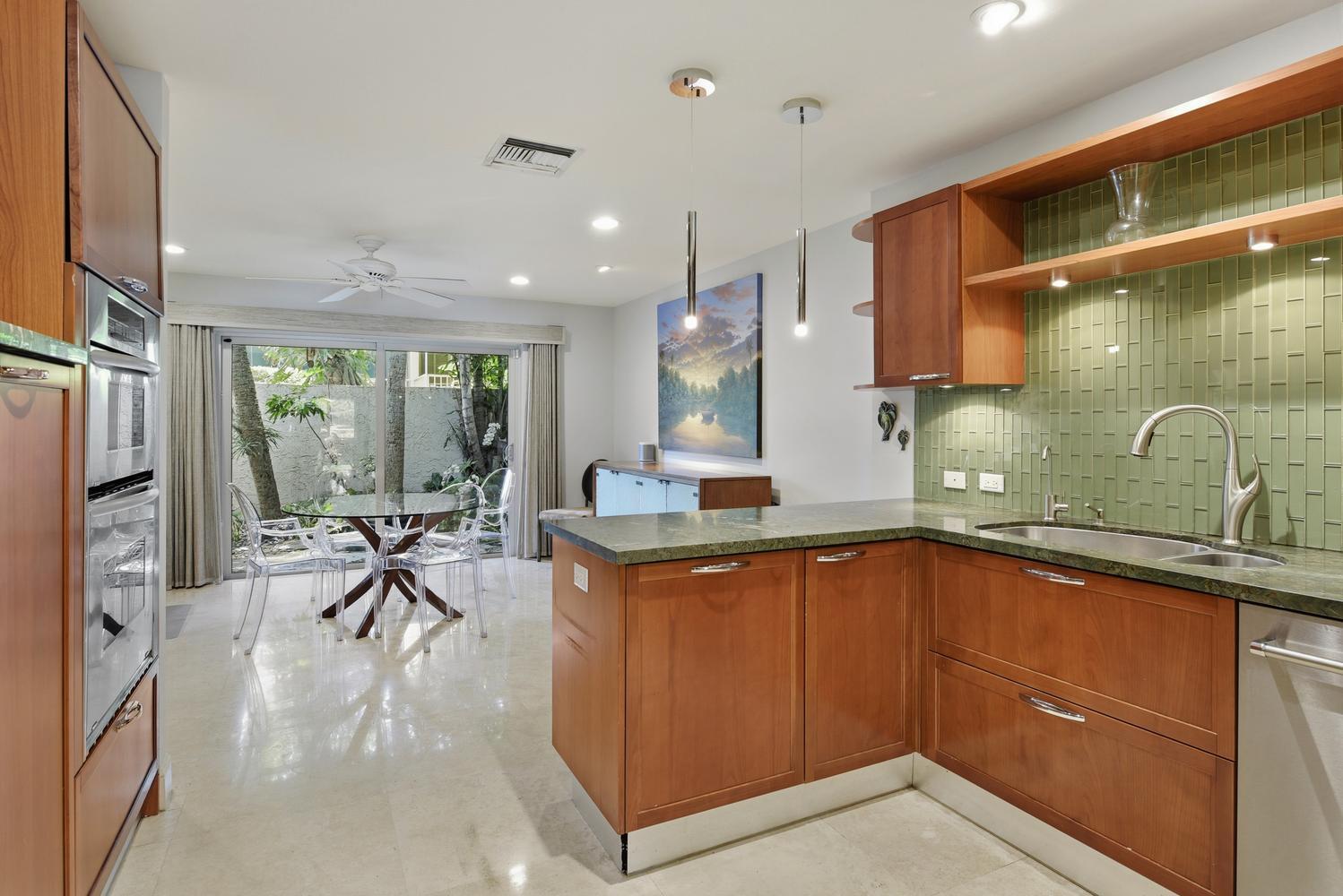 1172 Hillsboro Mile 2-4