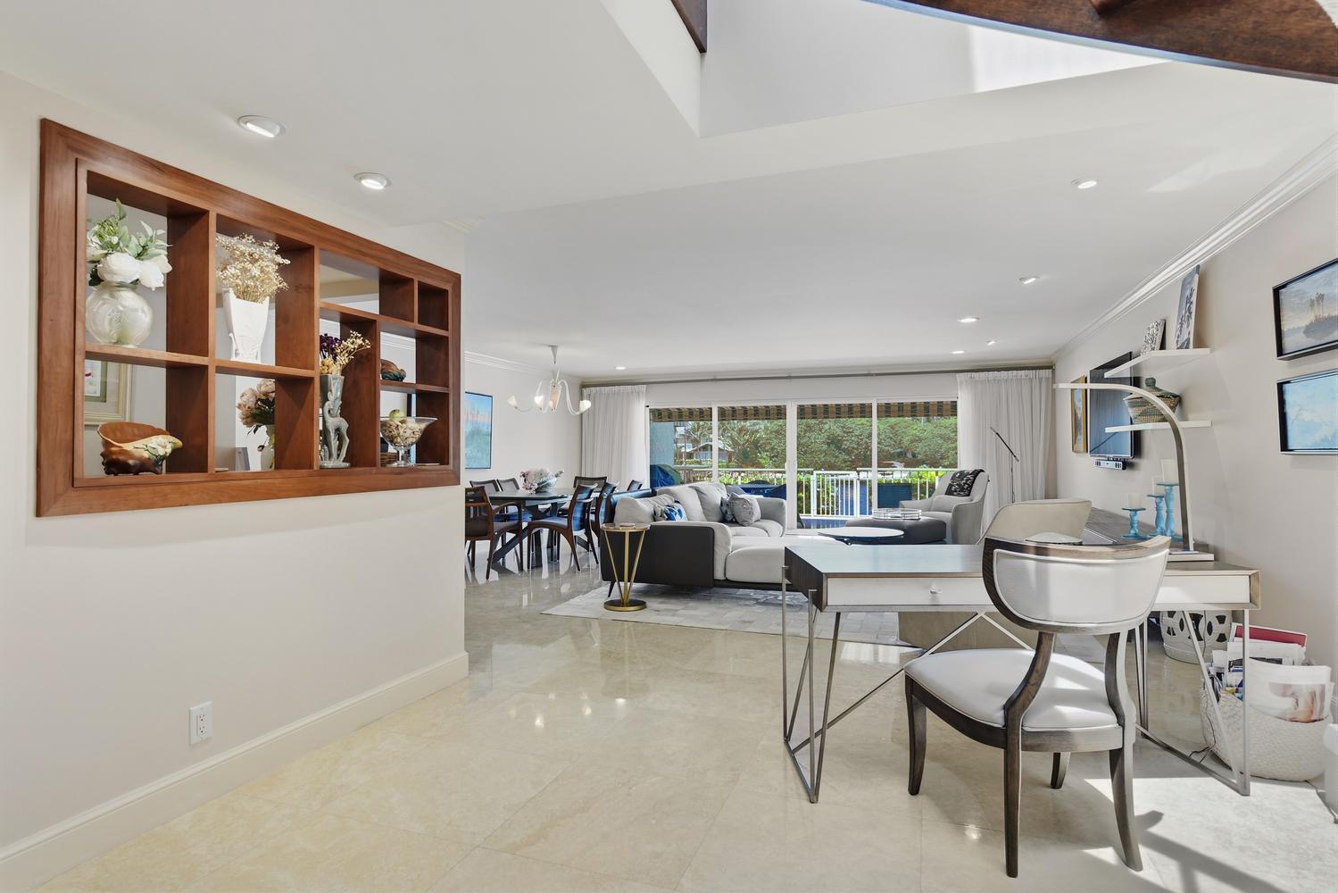 1172 Hillsboro Mile 2-4