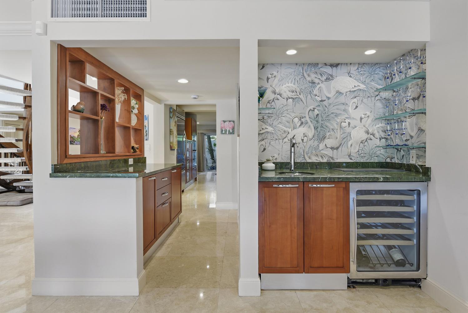 1172 Hillsboro Mile 2-4