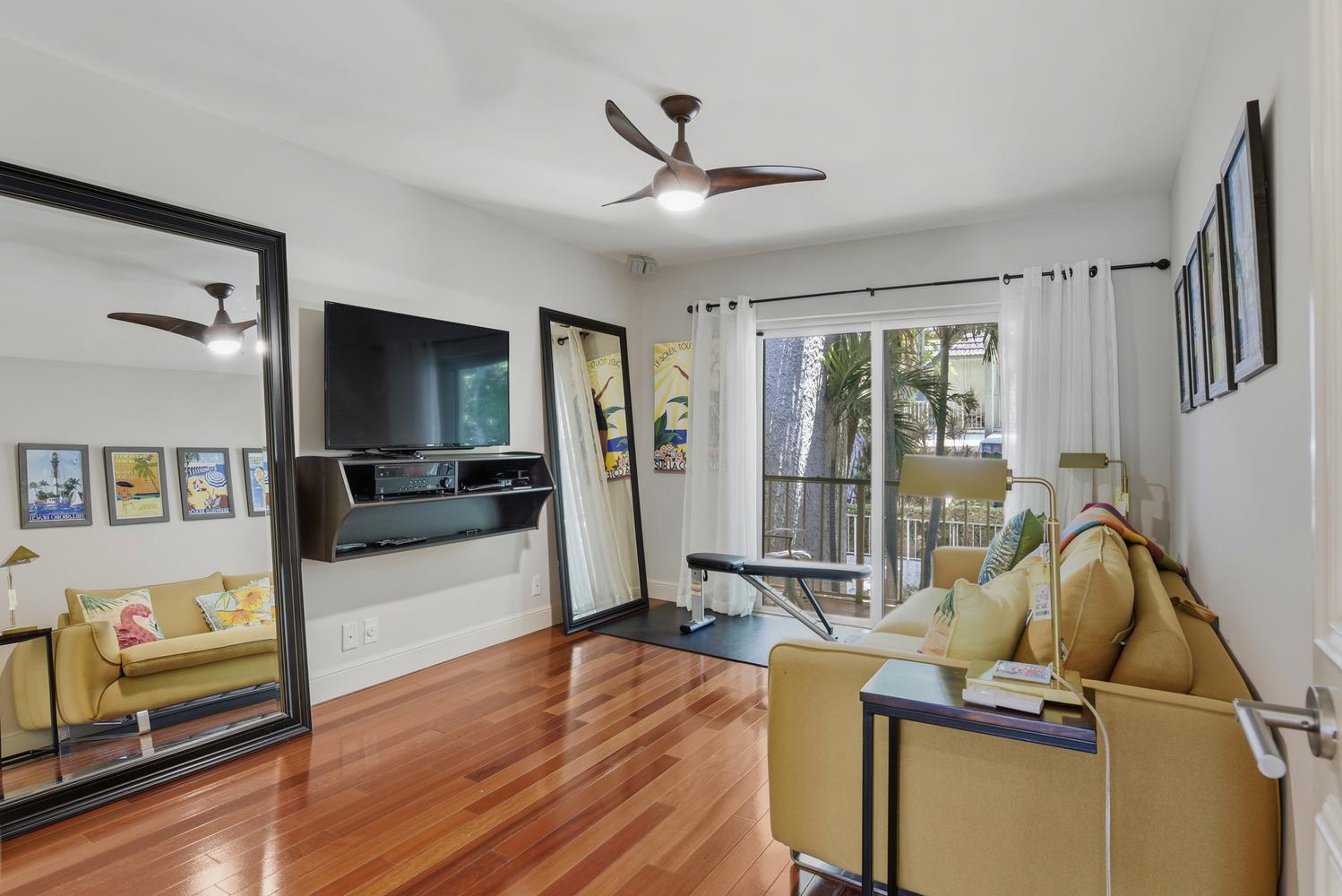 1172 Hillsboro Mile 2-4