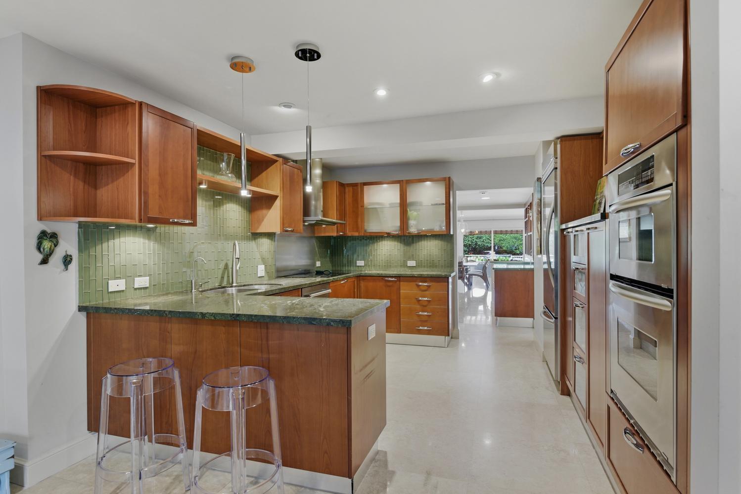 1172 Hillsboro Mile 2-4