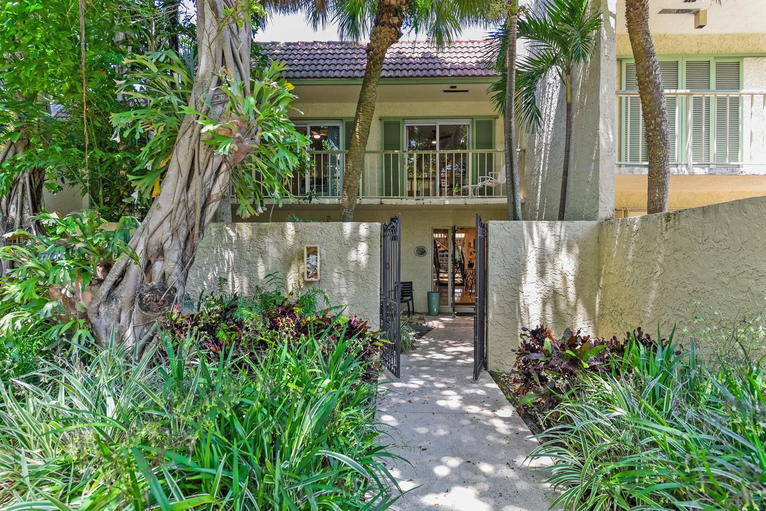 1172 Hillsboro Mile 2-4