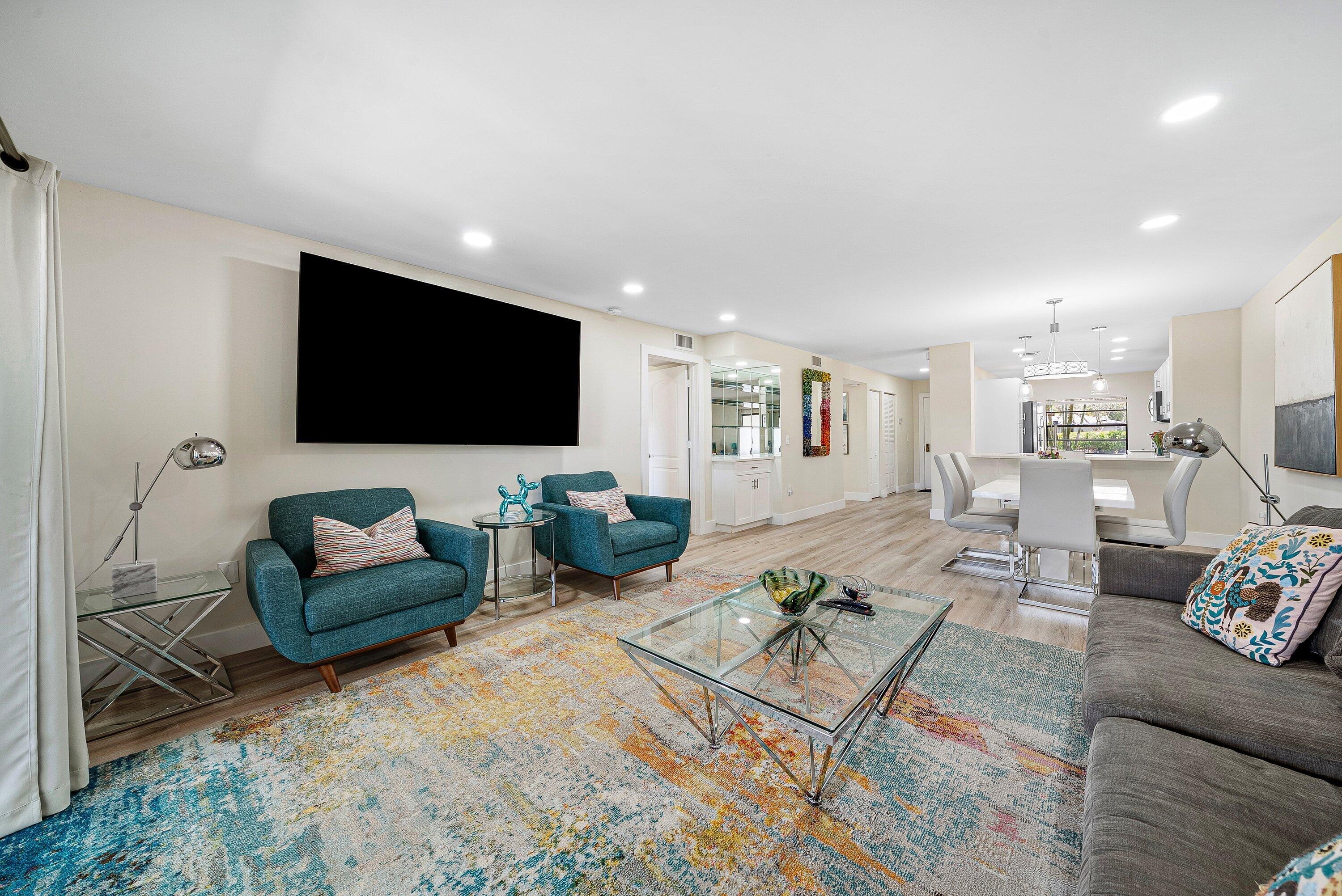 17 Southport Lane E