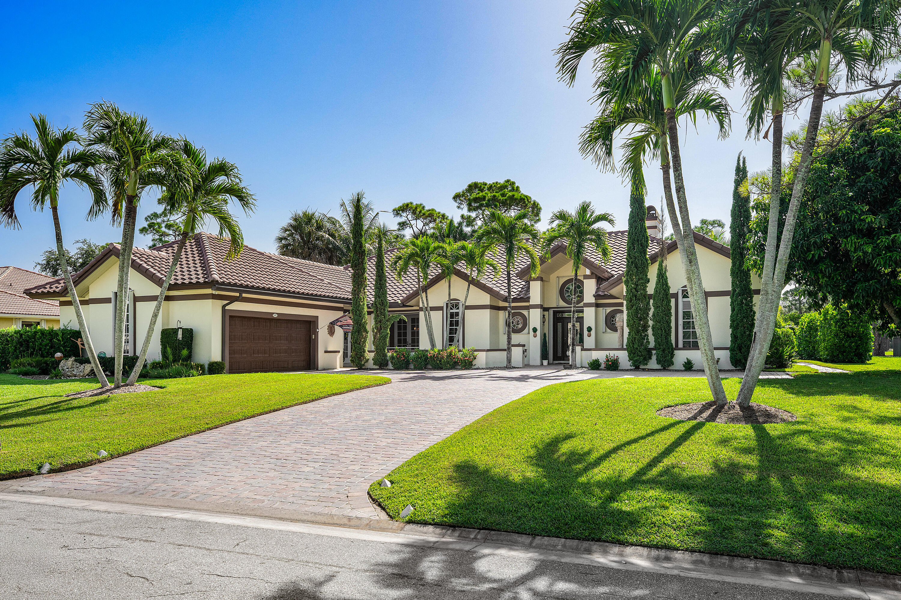 586 N Country Club Drive