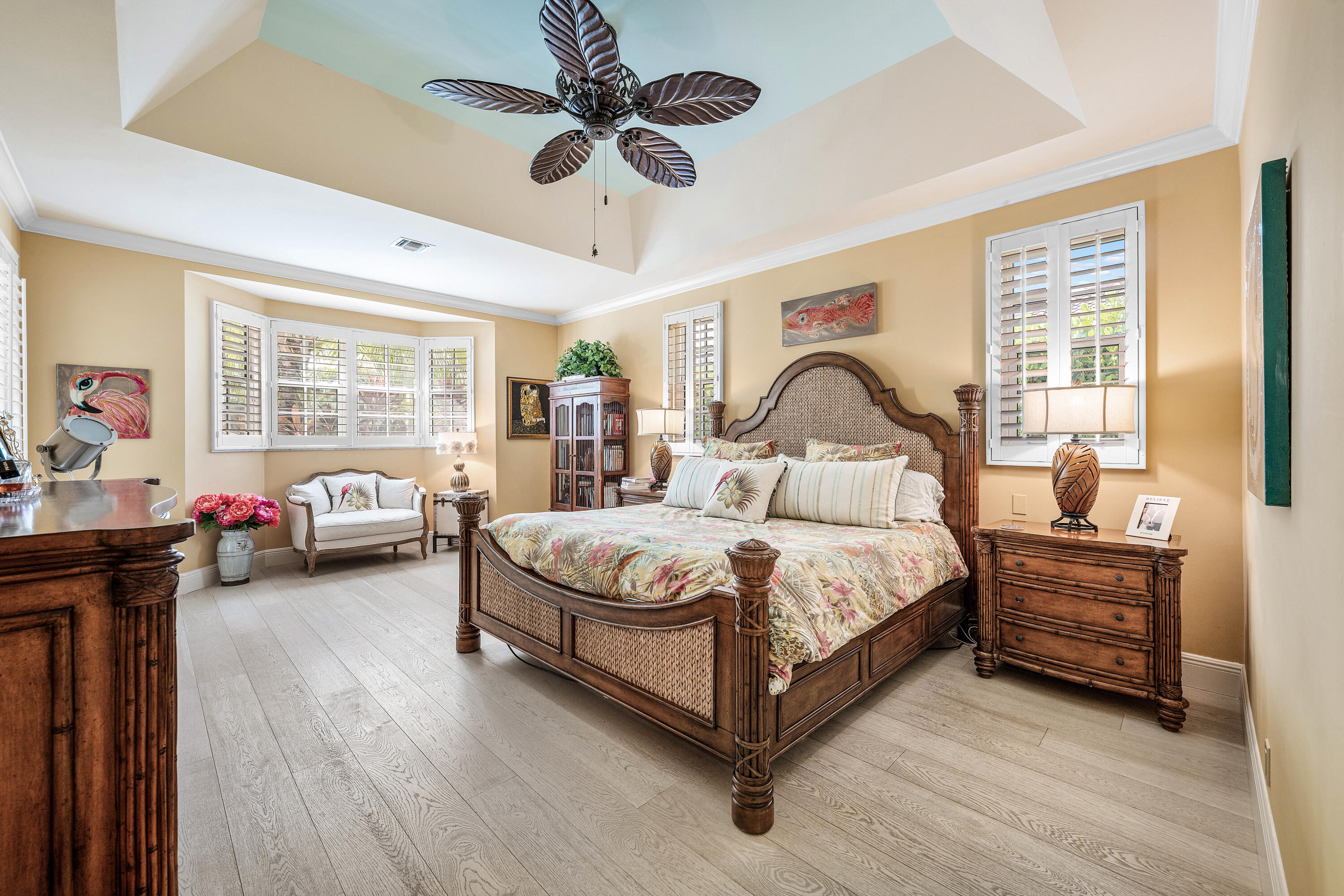 586 N Country Club Drive