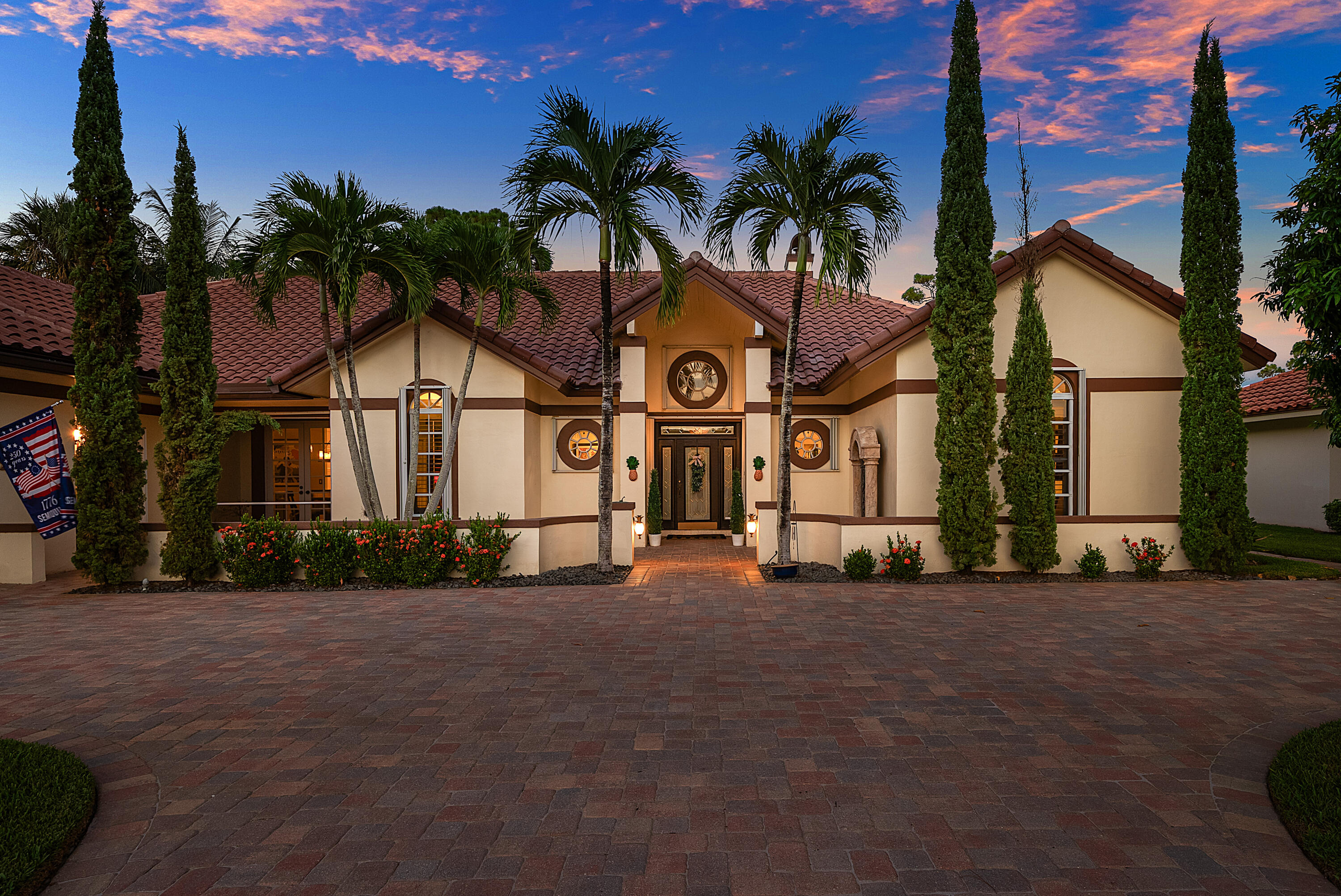 586 N Country Club Drive