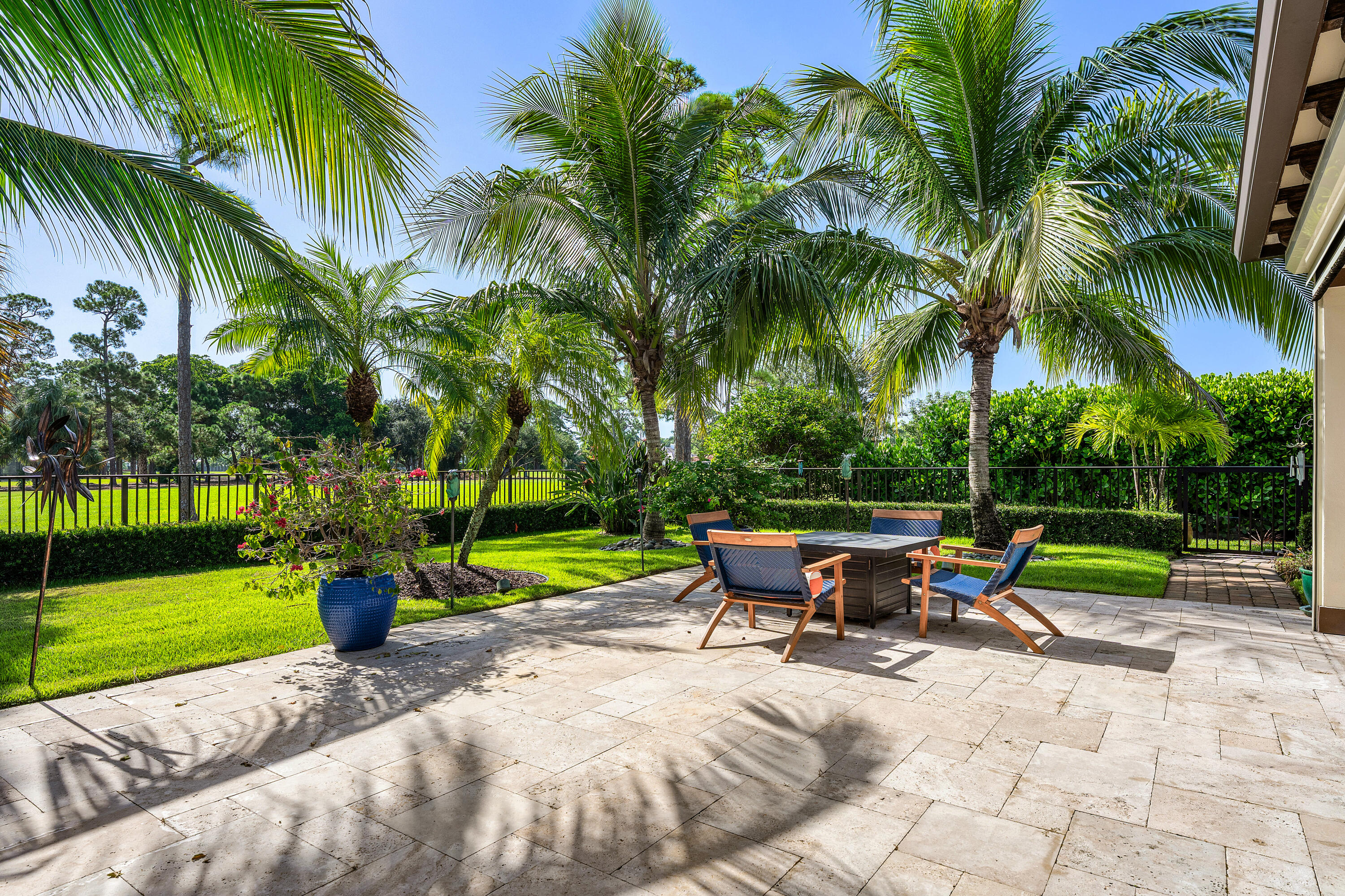 586 N Country Club Drive