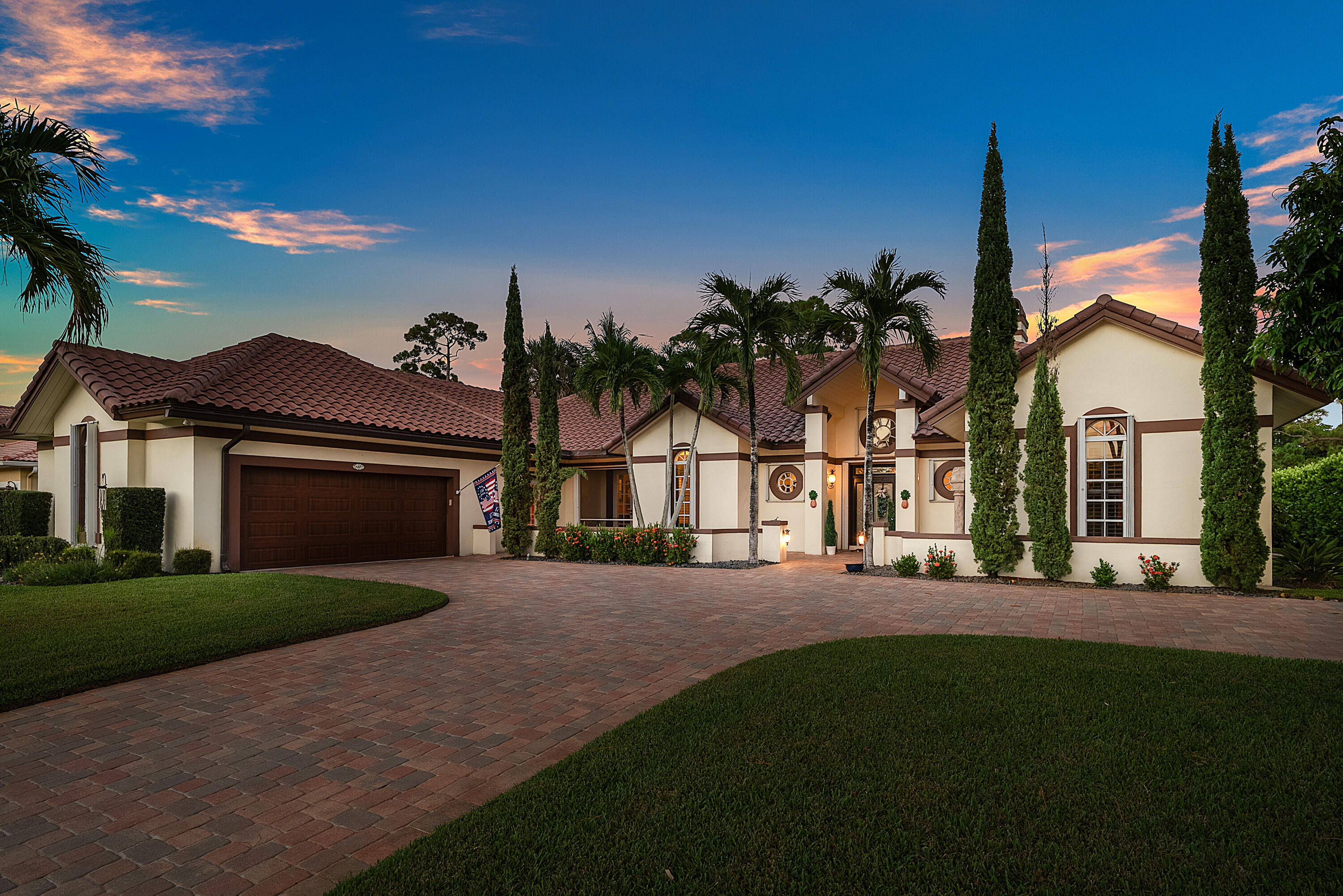586 N Country Club Drive