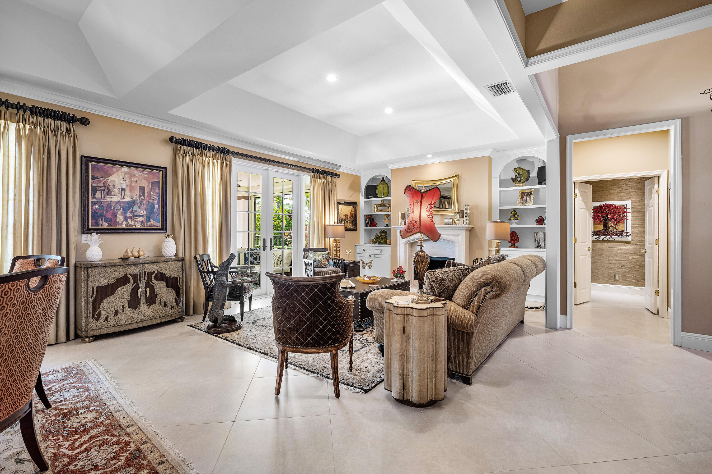 586 N Country Club Drive