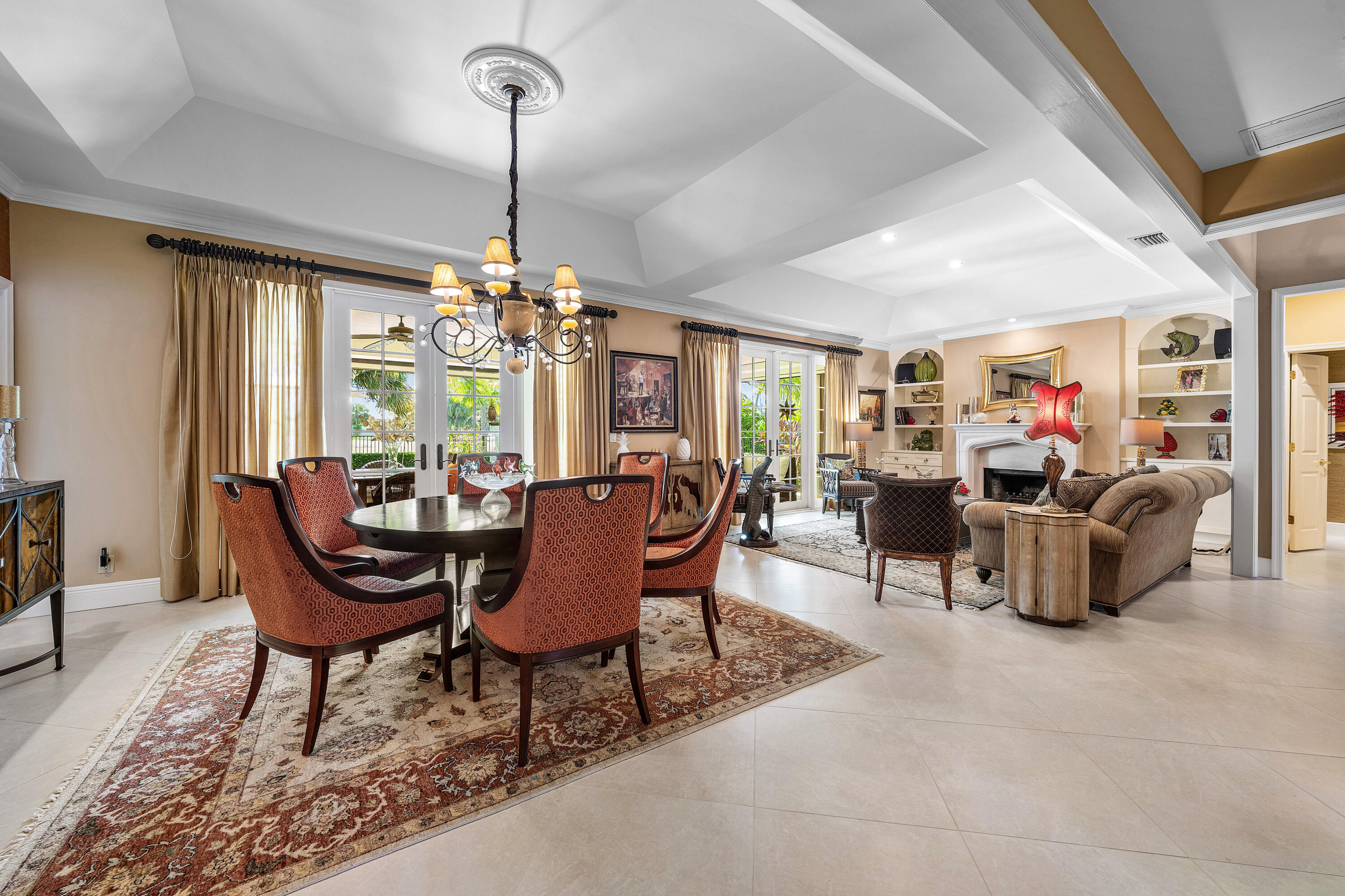 586 N Country Club Drive
