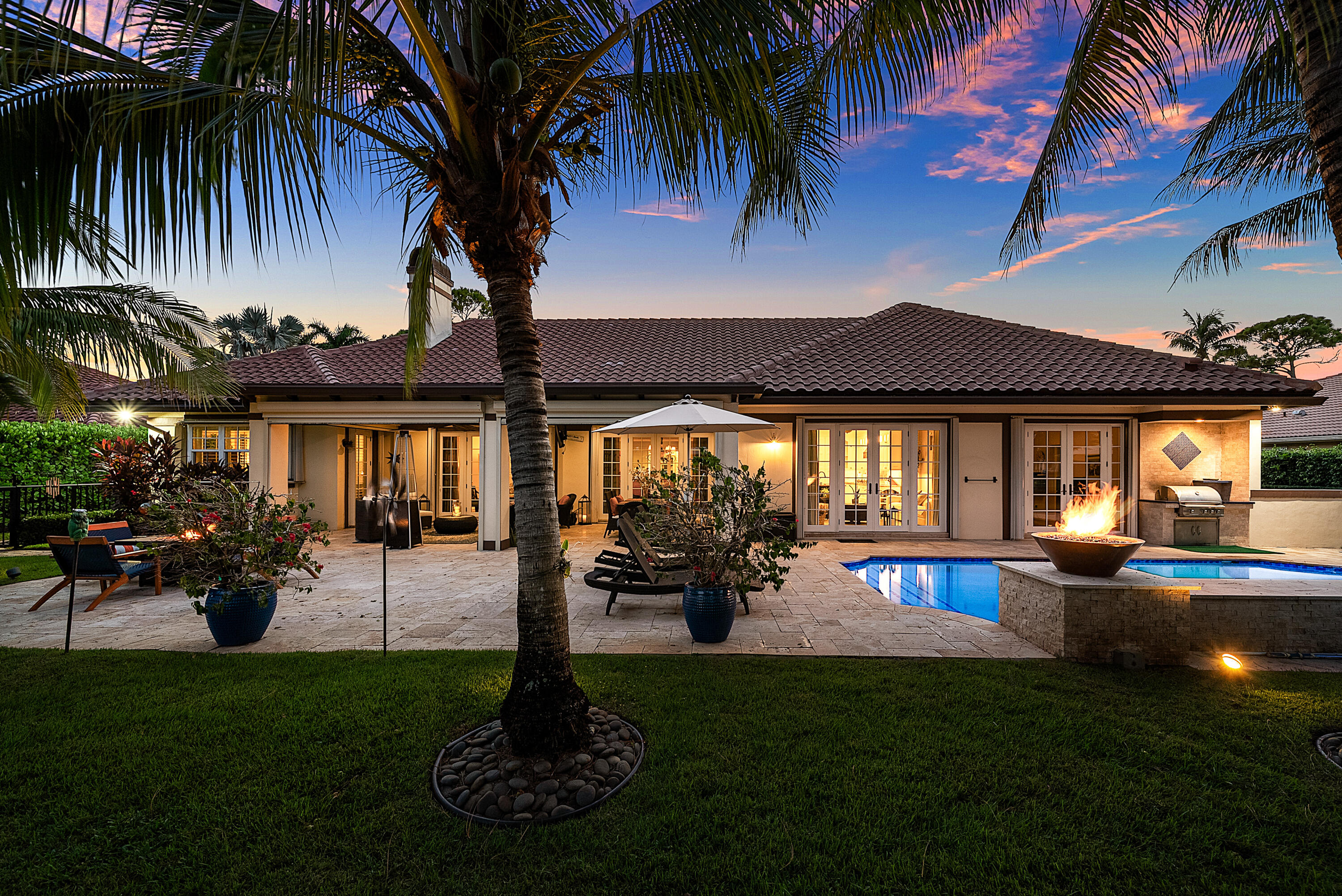 586 N Country Club Drive