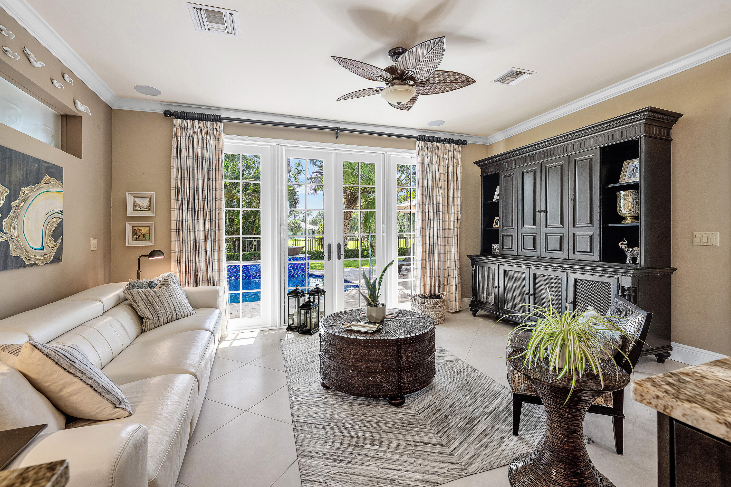 586 N Country Club Drive