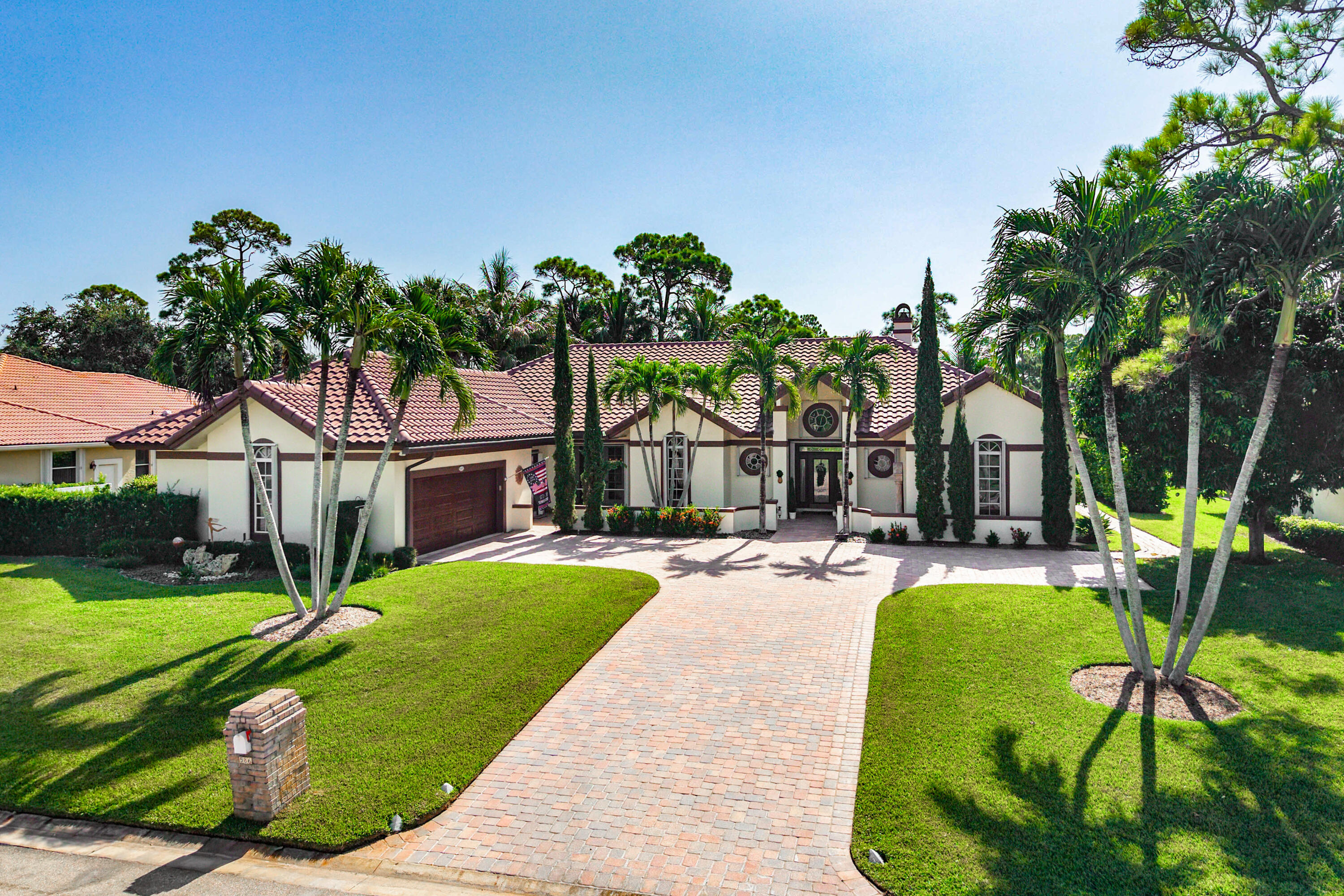 586 N Country Club Drive