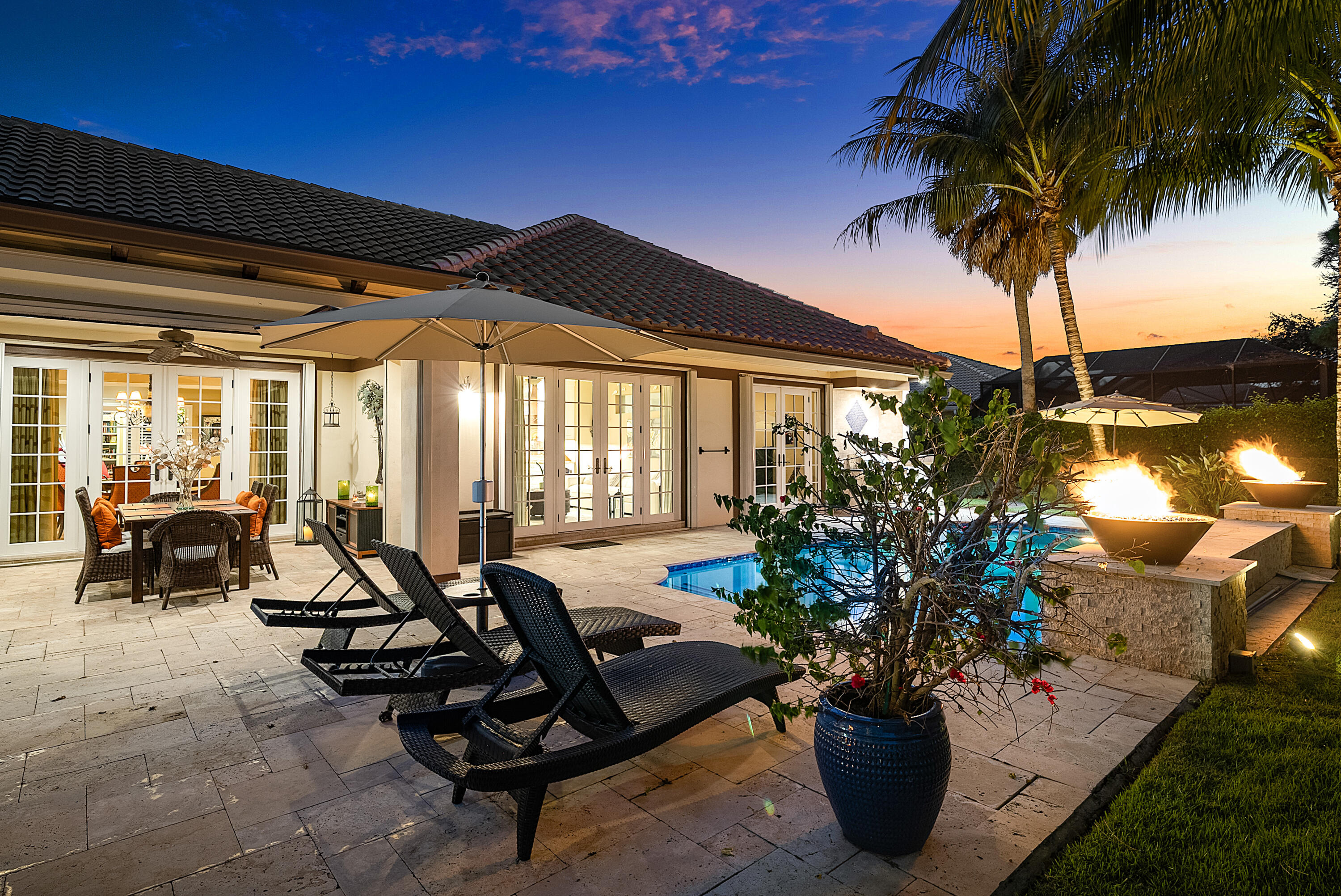 586 N Country Club Drive