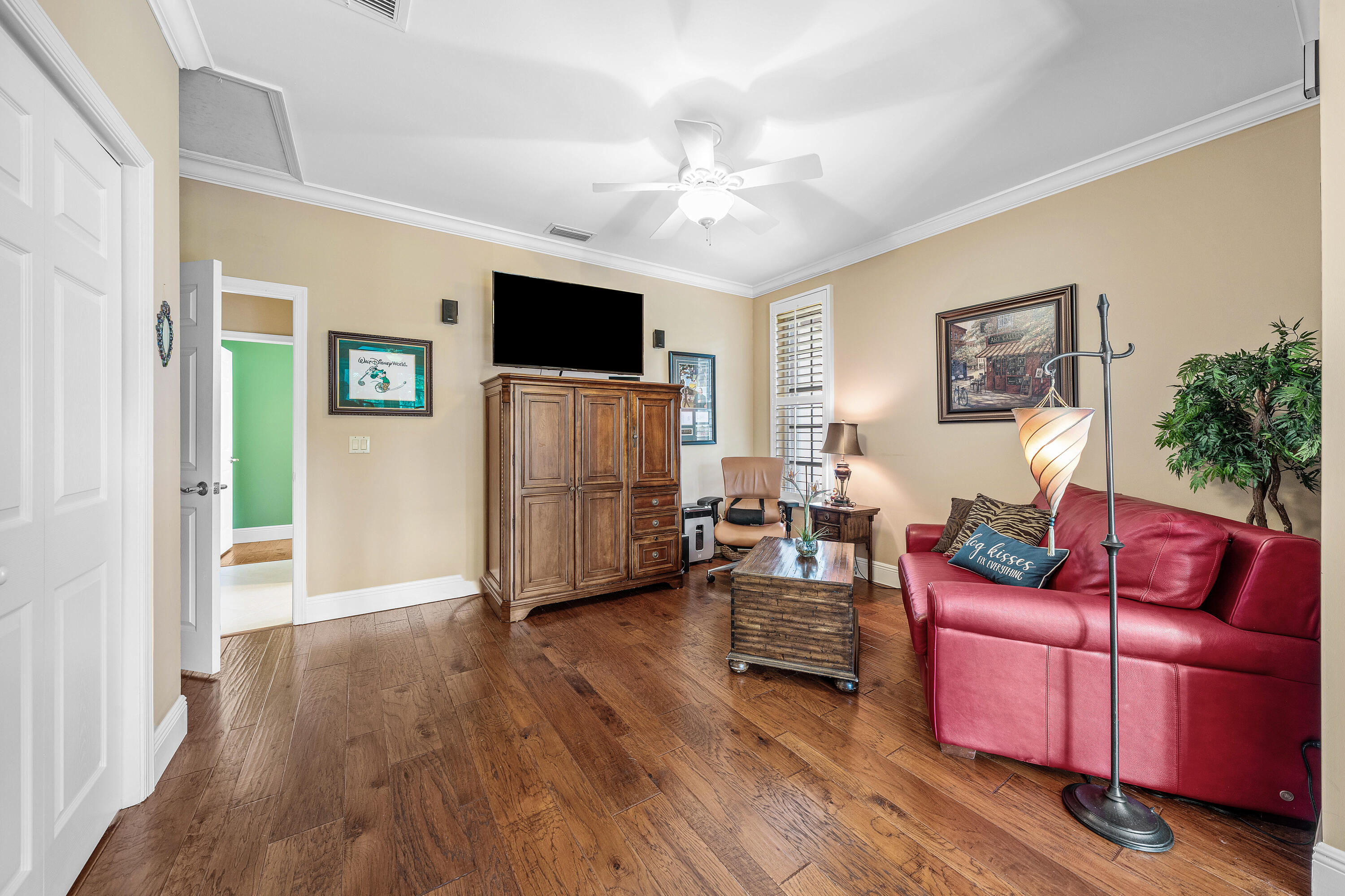 586 N Country Club Drive