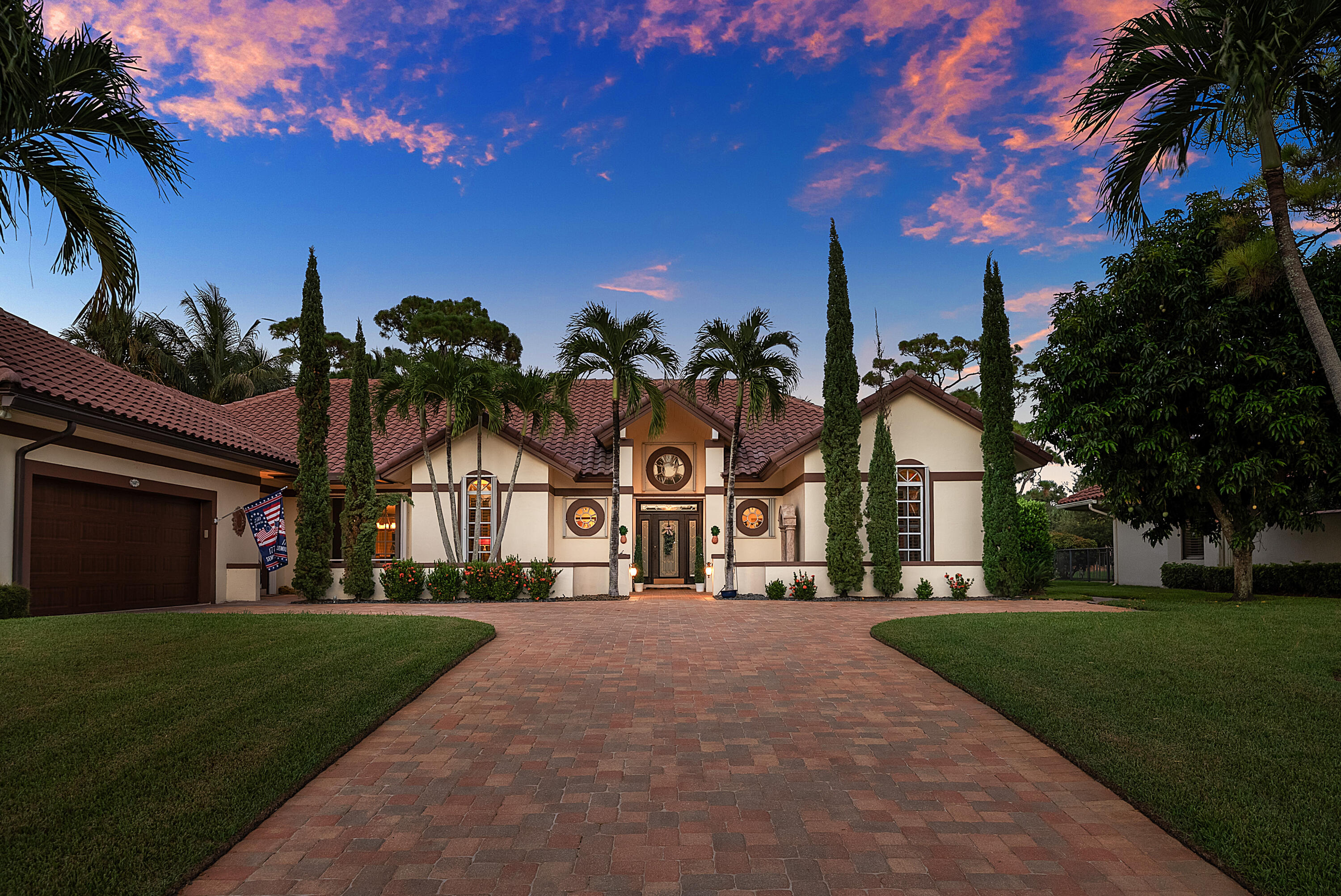 586 N Country Club Drive