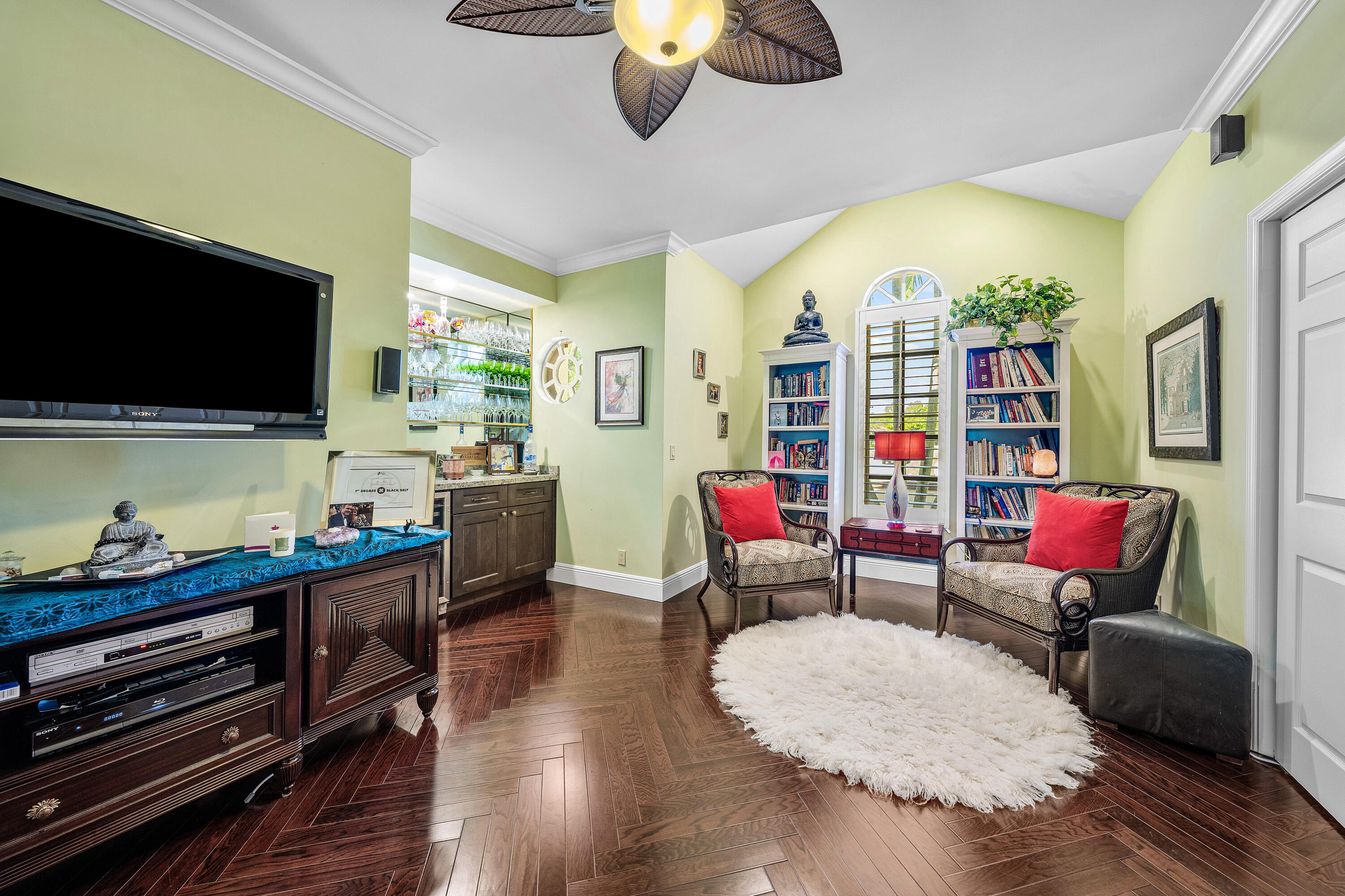 586 N Country Club Drive