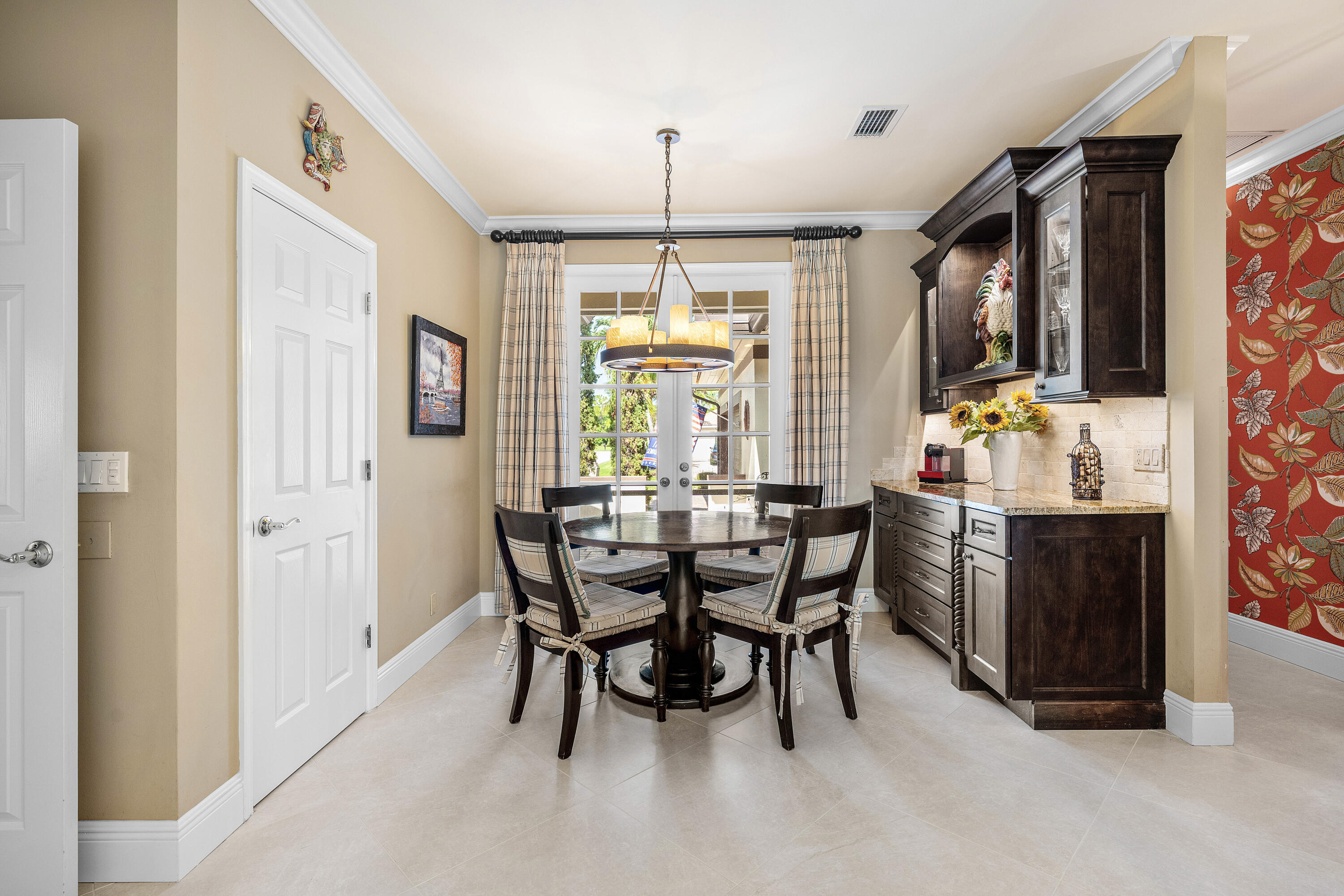 586 N Country Club Drive