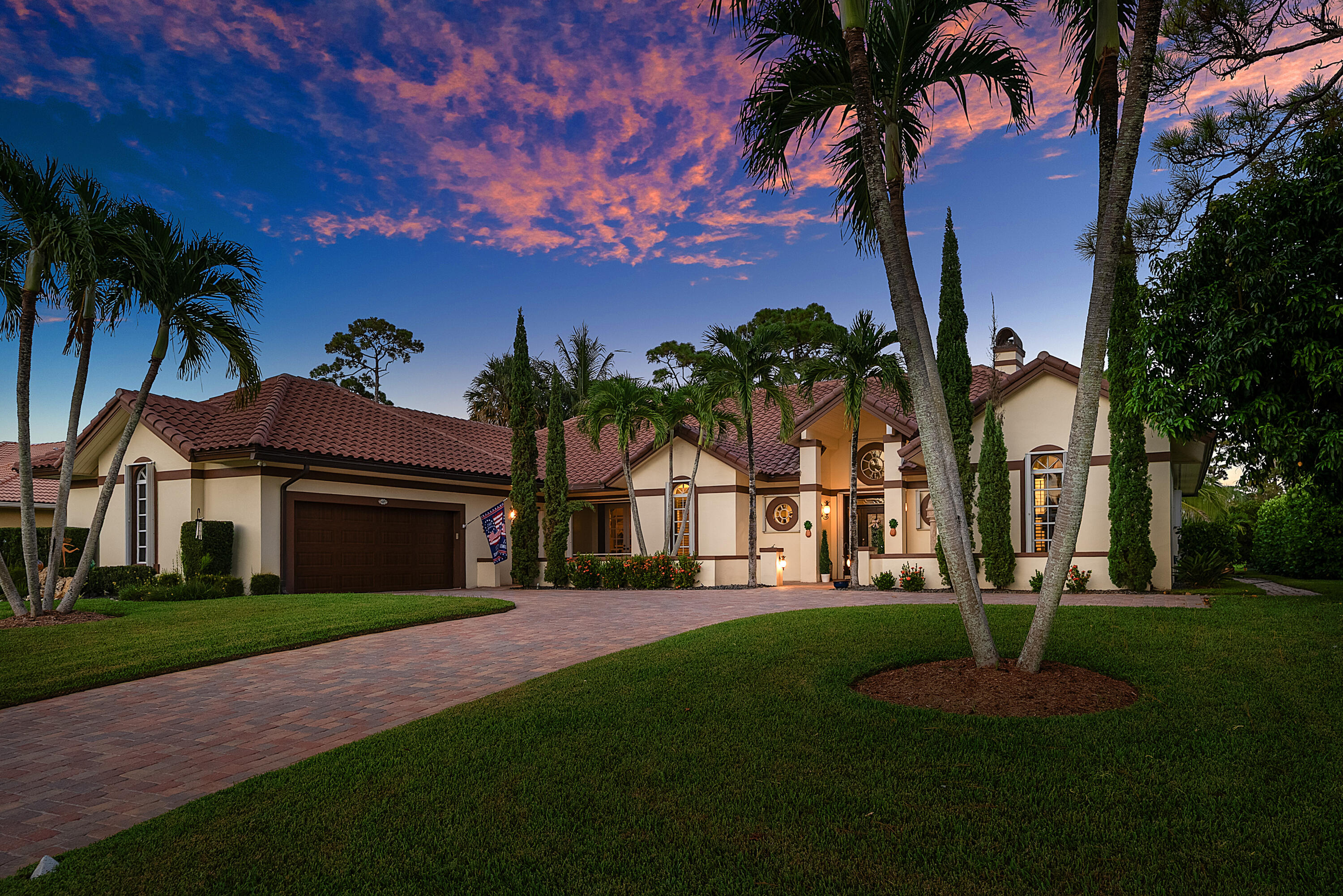 586 N Country Club Drive