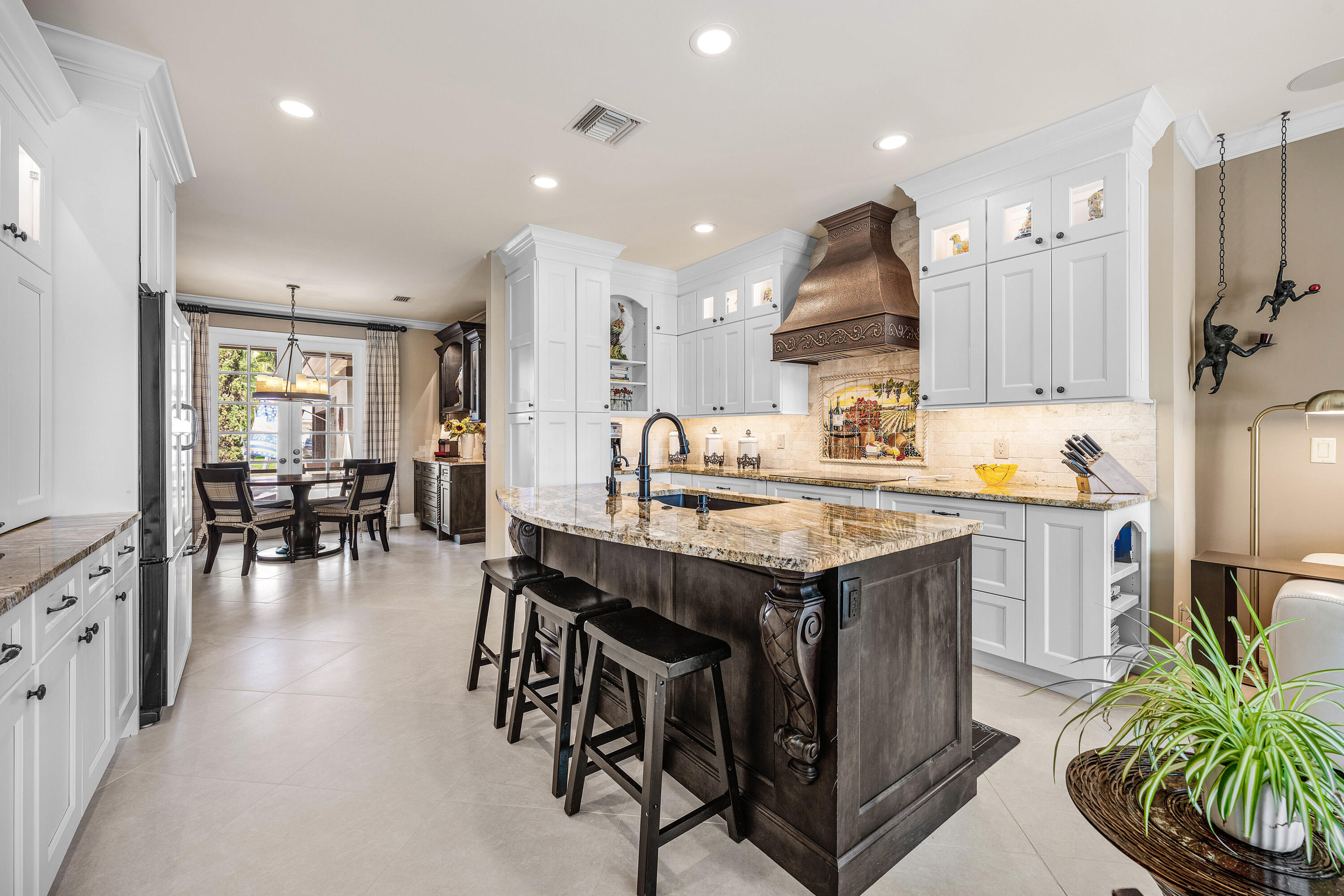 586 N Country Club Drive