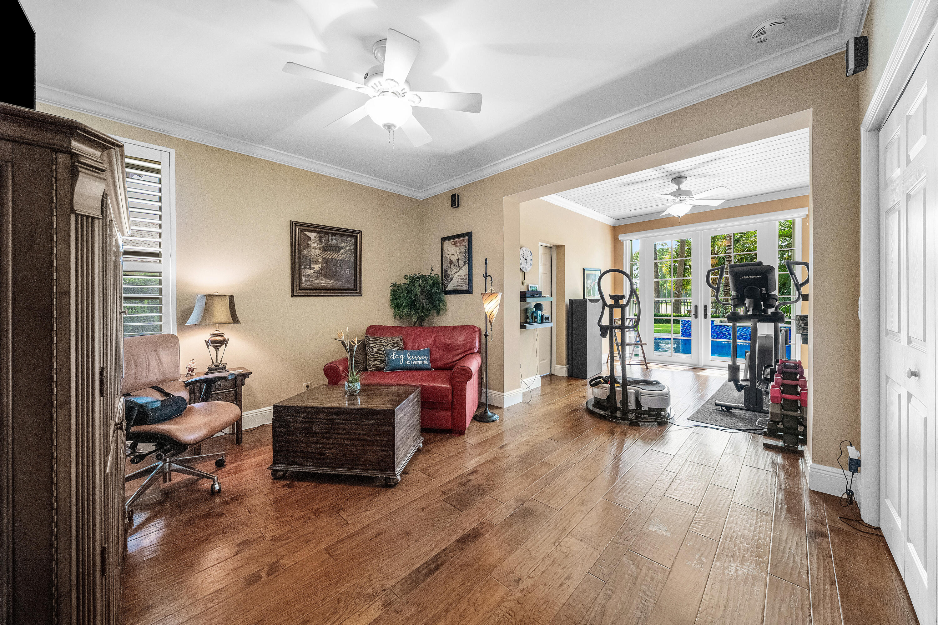 586 N Country Club Drive
