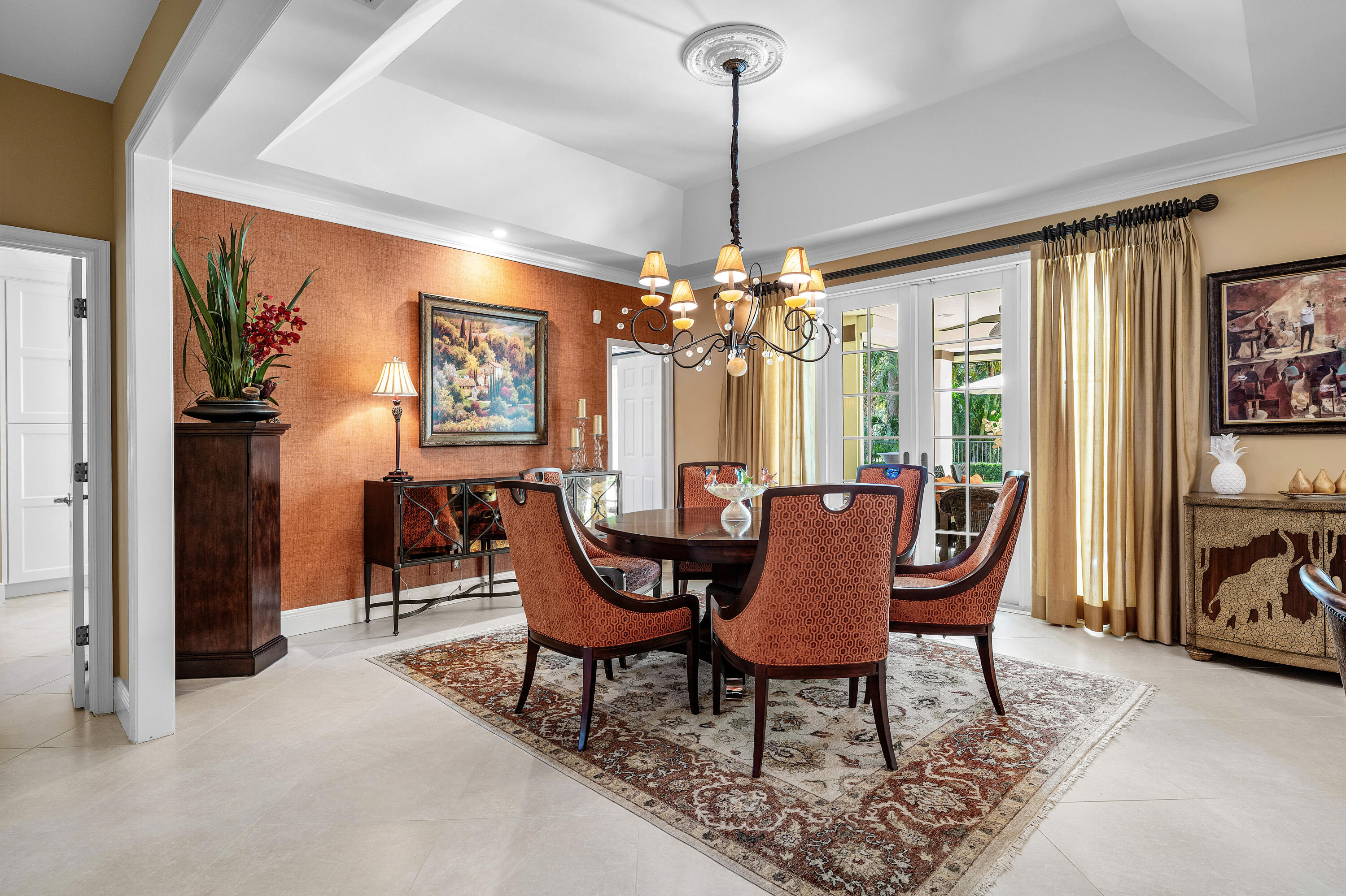 586 N Country Club Drive