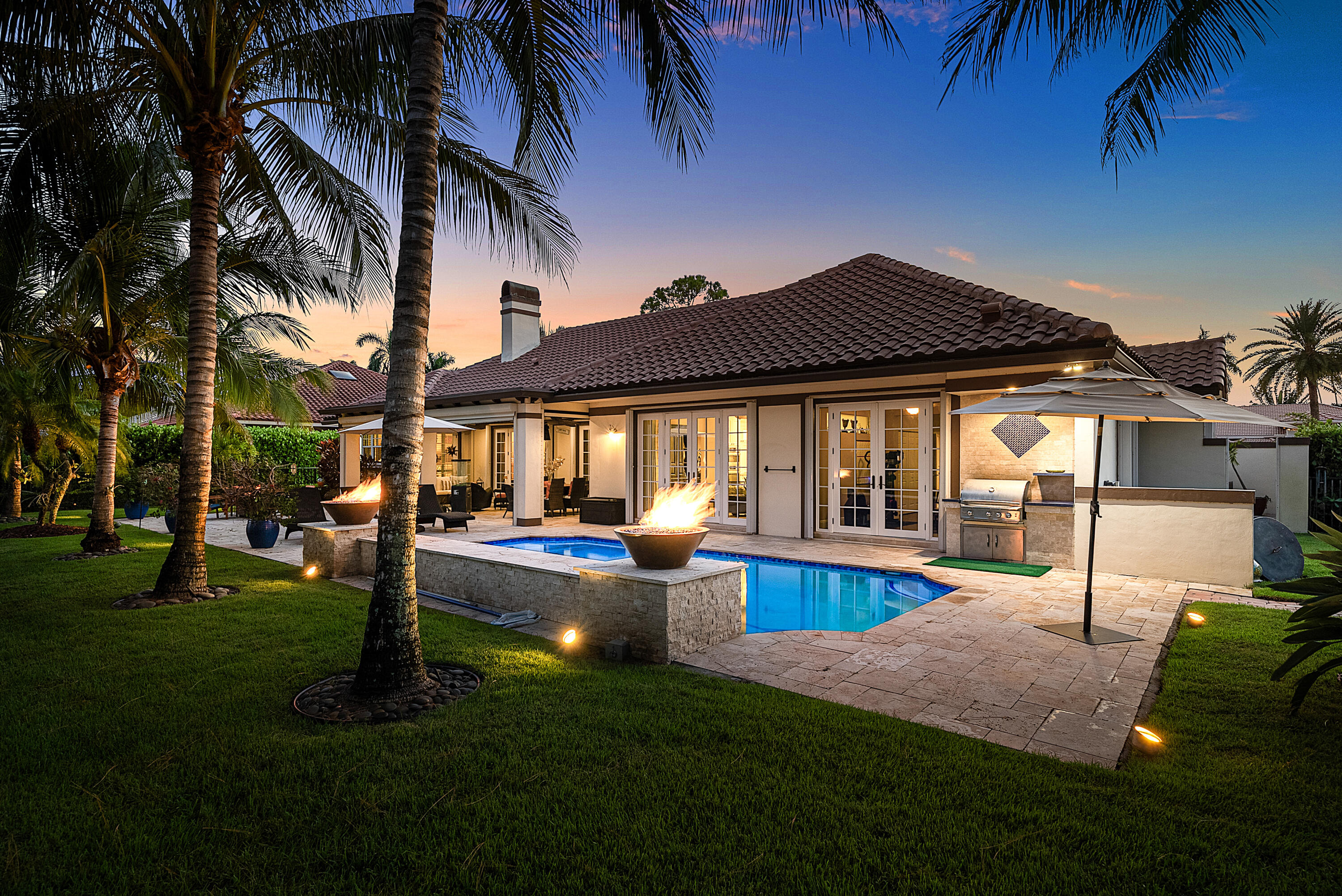 586 N Country Club Drive