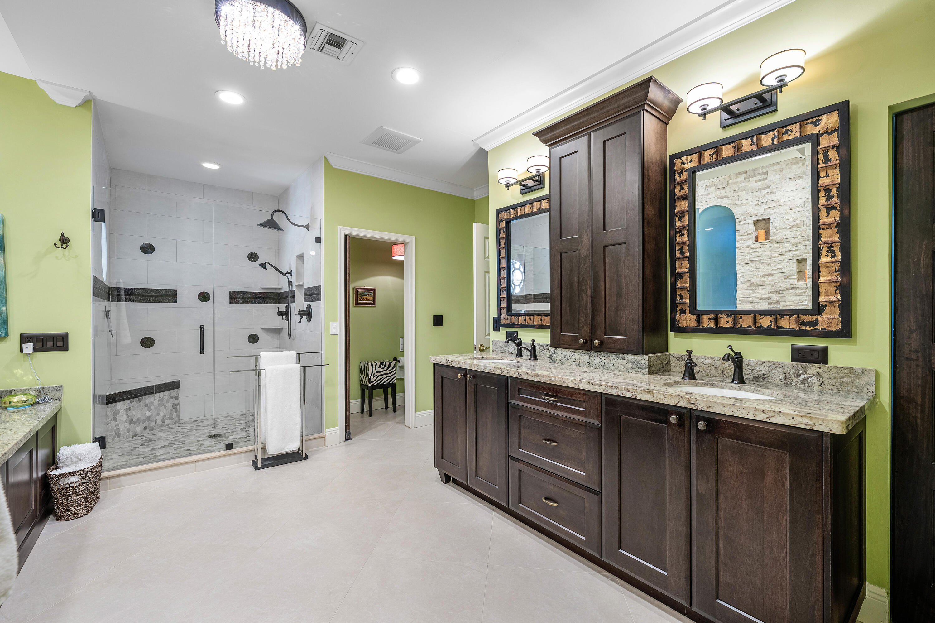 586 N Country Club Drive
