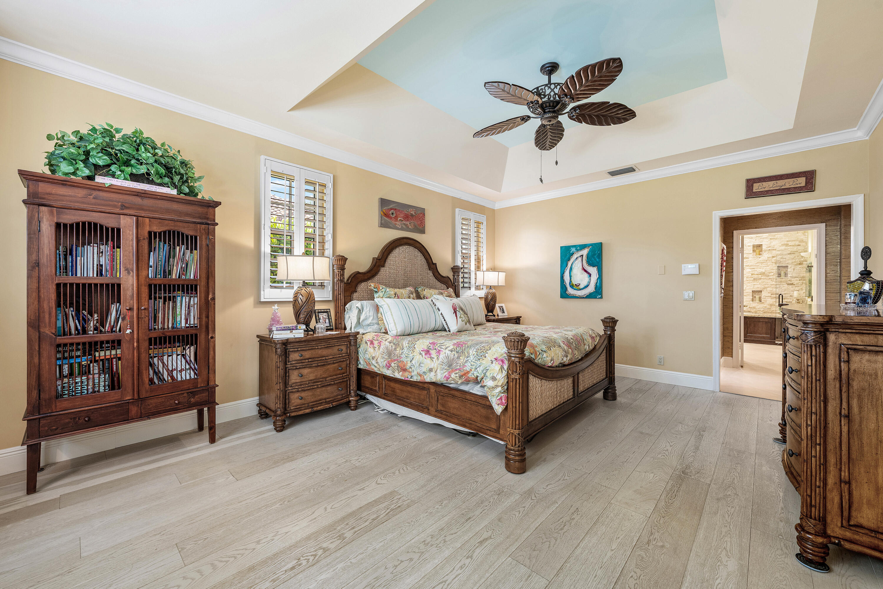586 N Country Club Drive