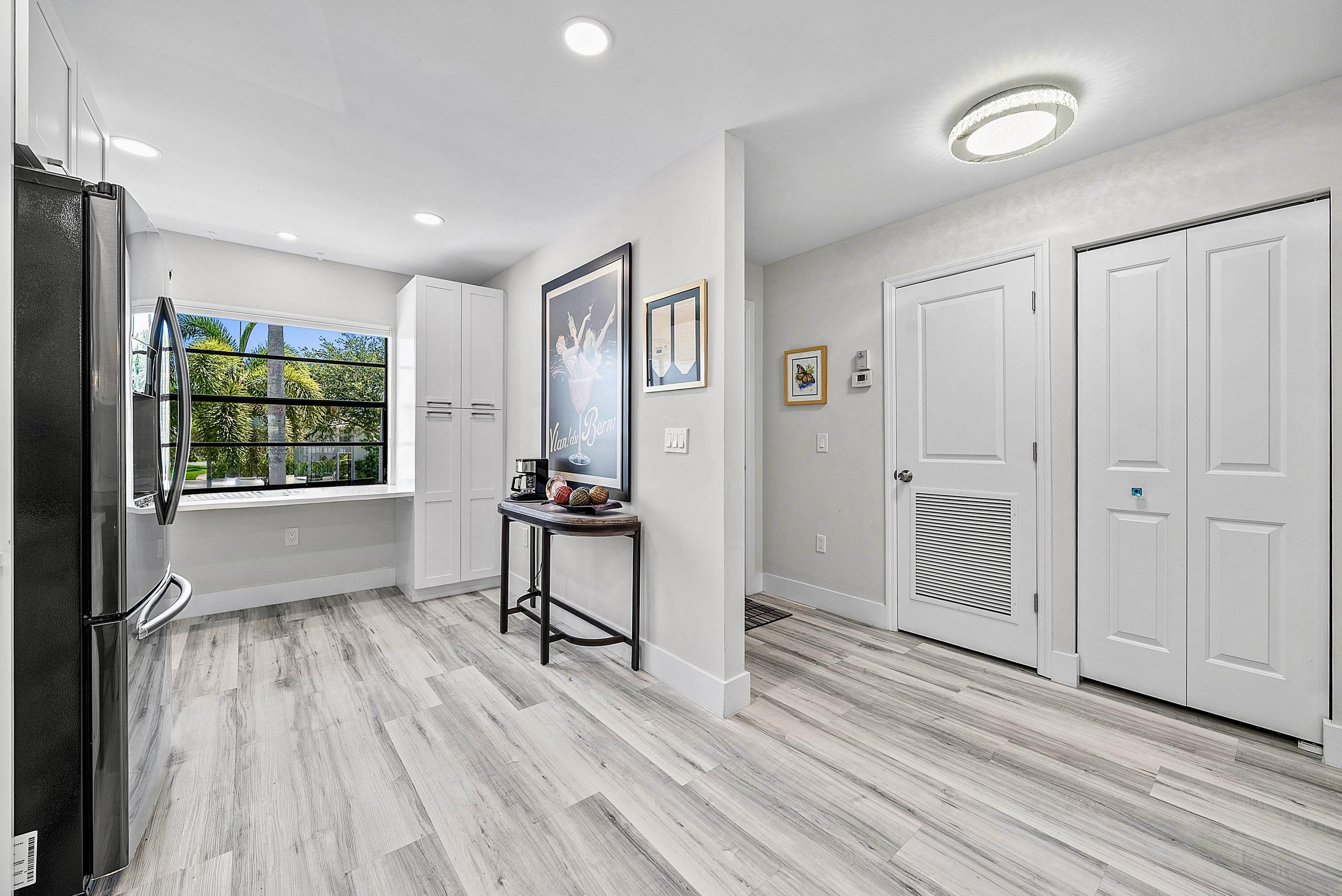 42 STRATFORD Lane W D