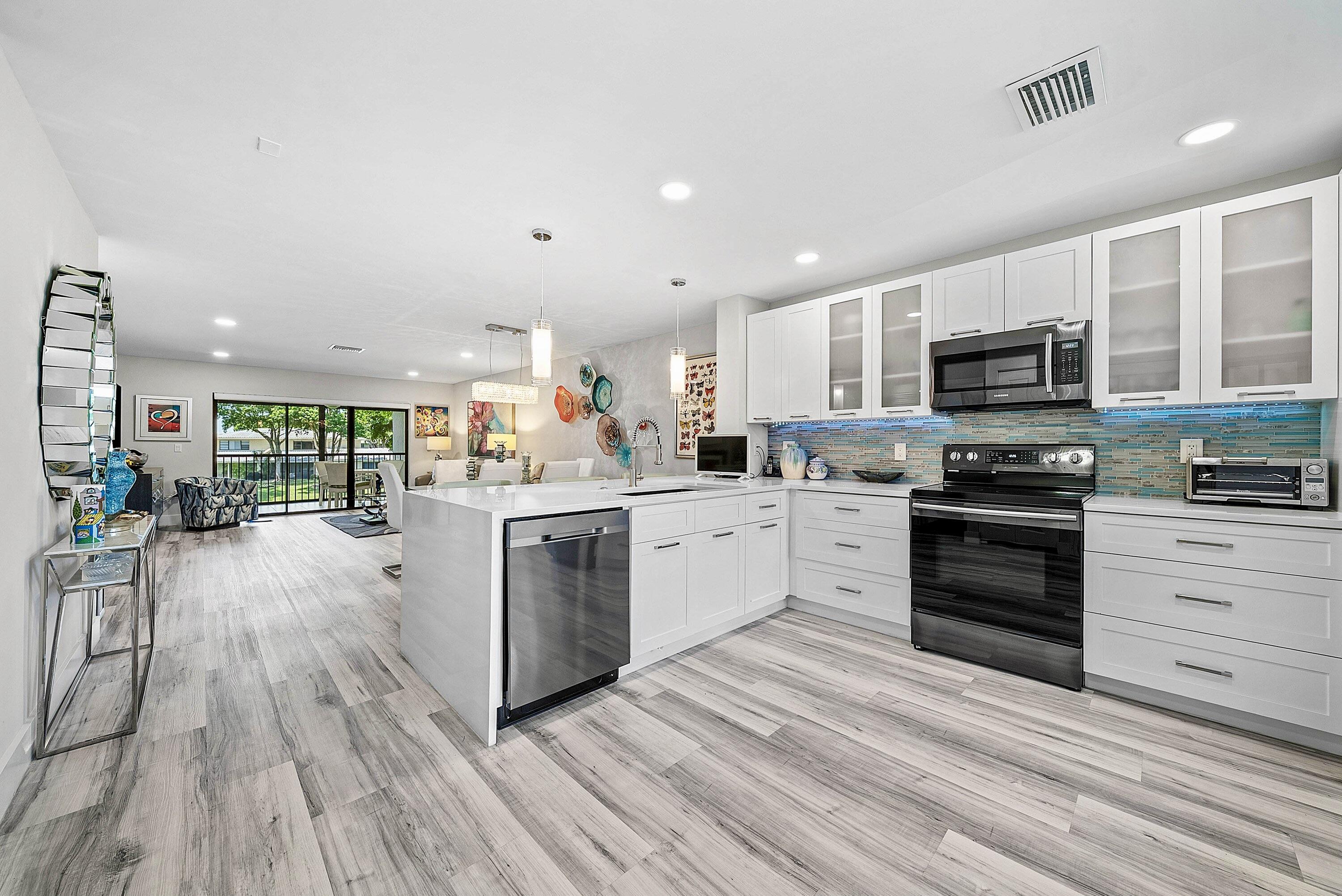 42 STRATFORD Lane W D