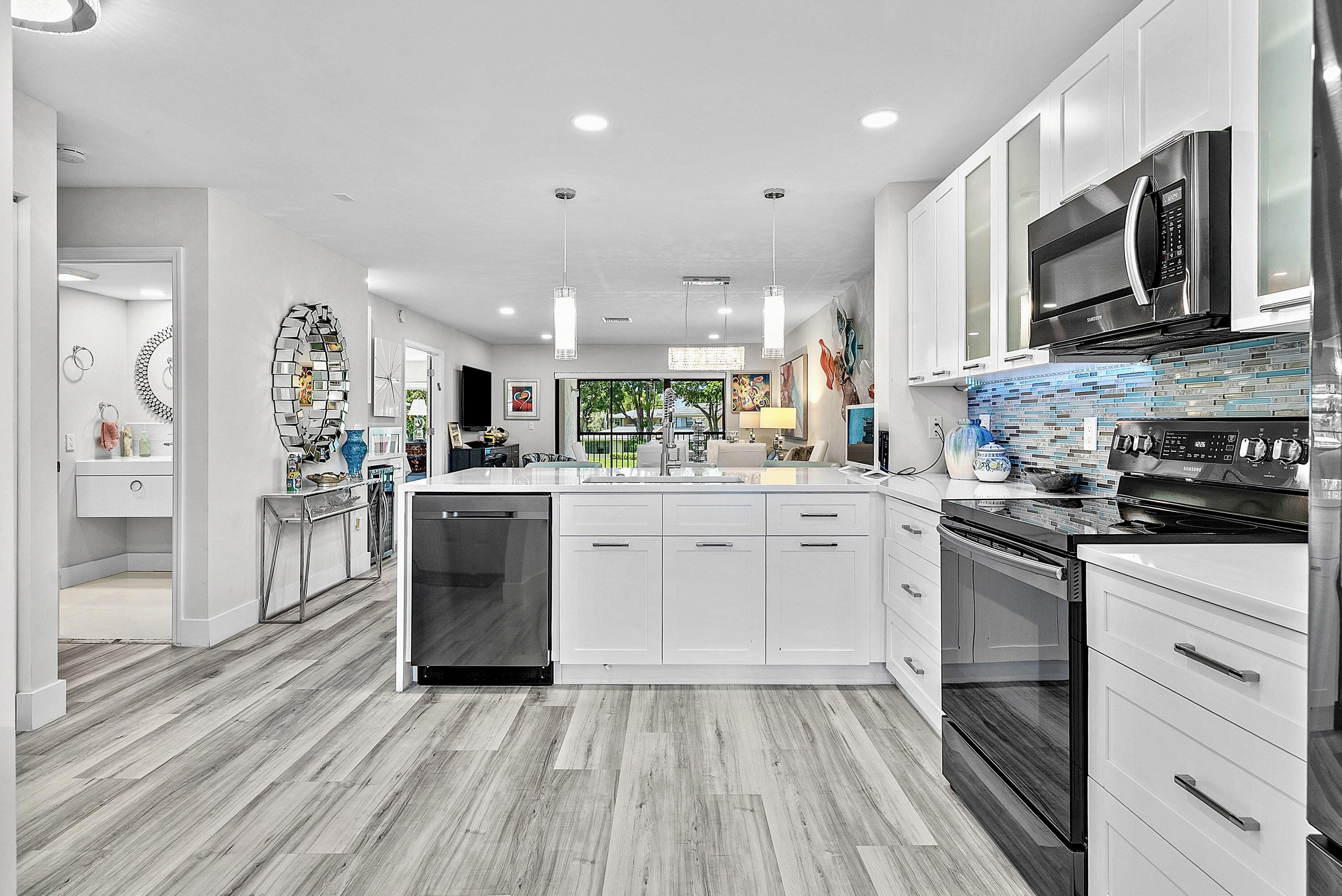 42 STRATFORD Lane W D