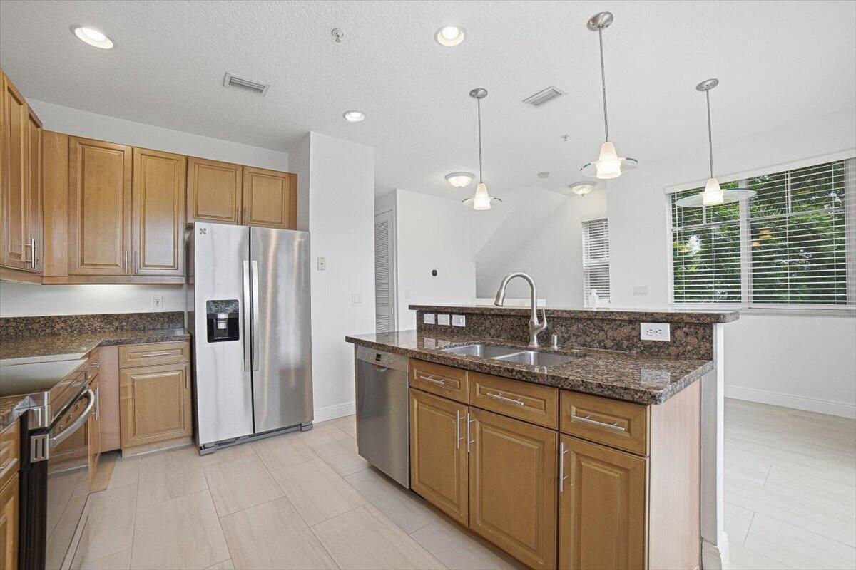 520 NW 39TH Circle