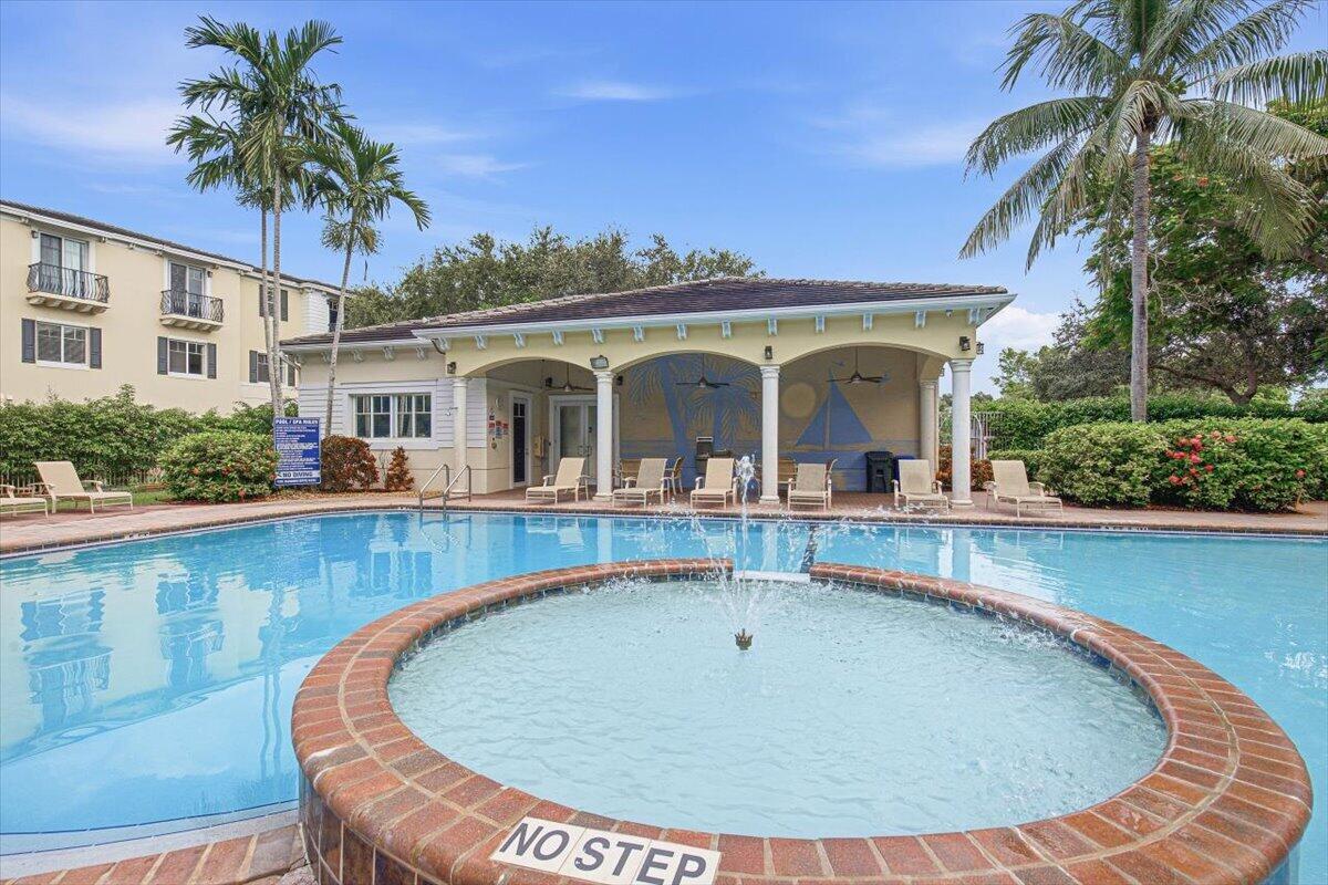 520 NW 39TH Circle