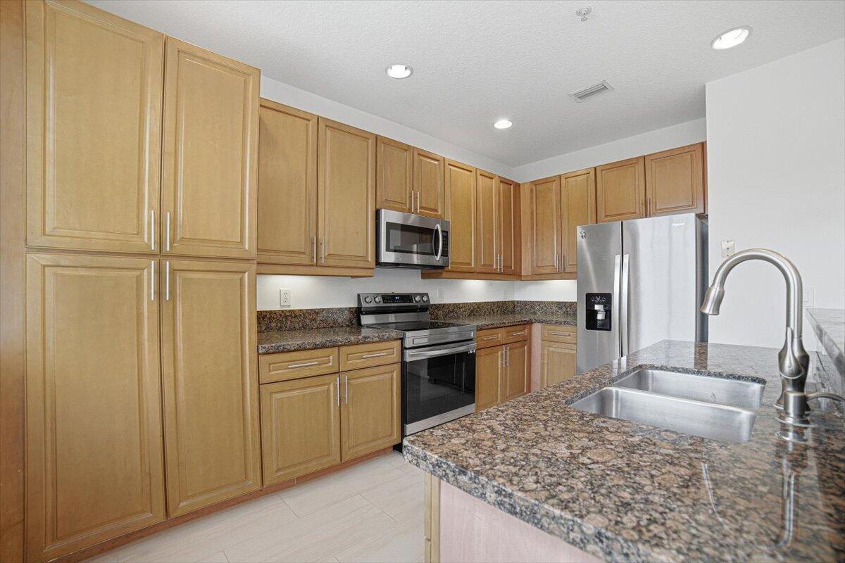 520 NW 39TH Circle