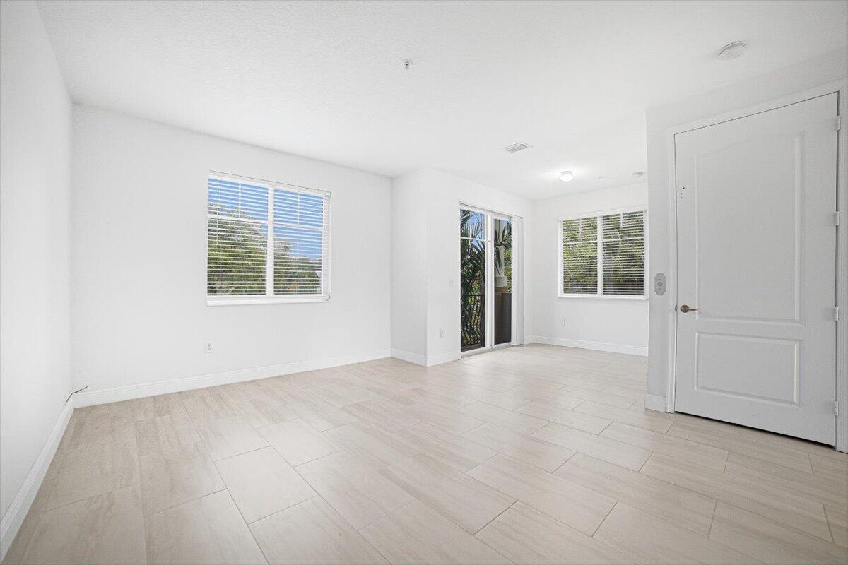 520 NW 39TH Circle