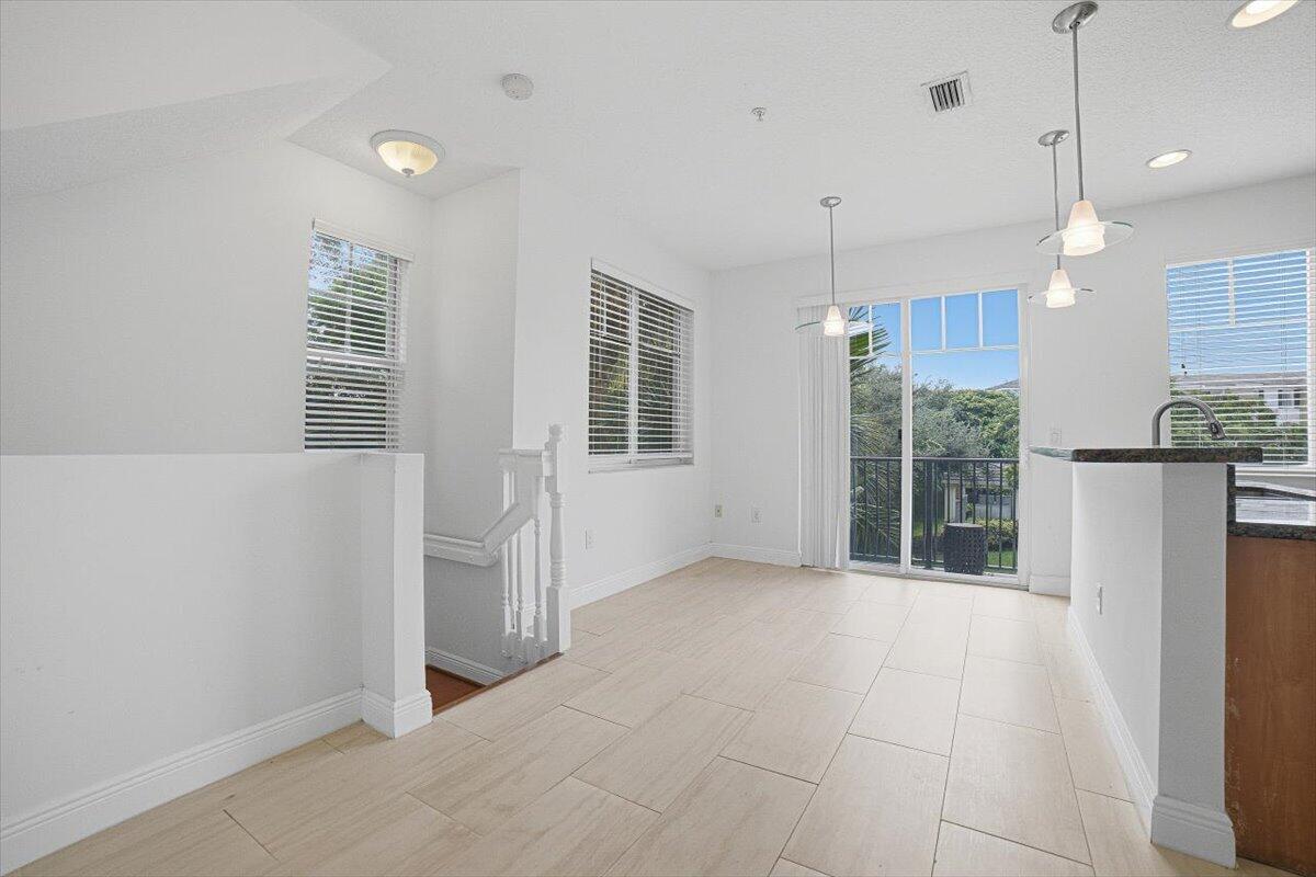 520 NW 39TH Circle