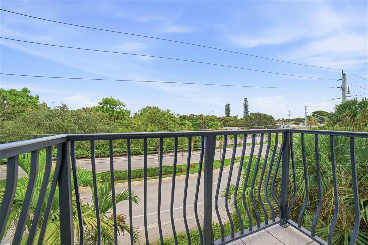 520 NW 39TH Circle