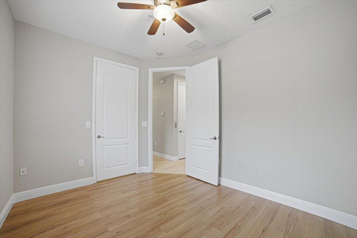 520 NW 39TH Circle