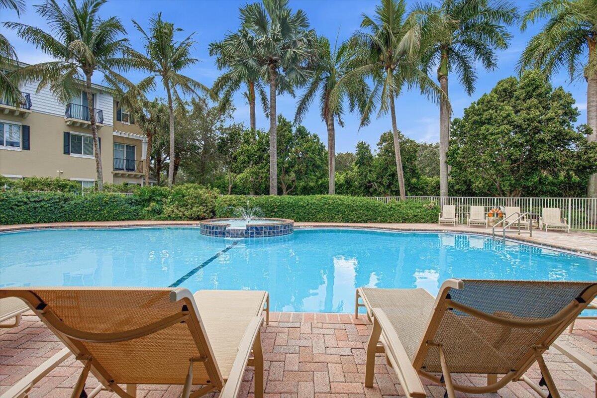 520 NW 39TH Circle