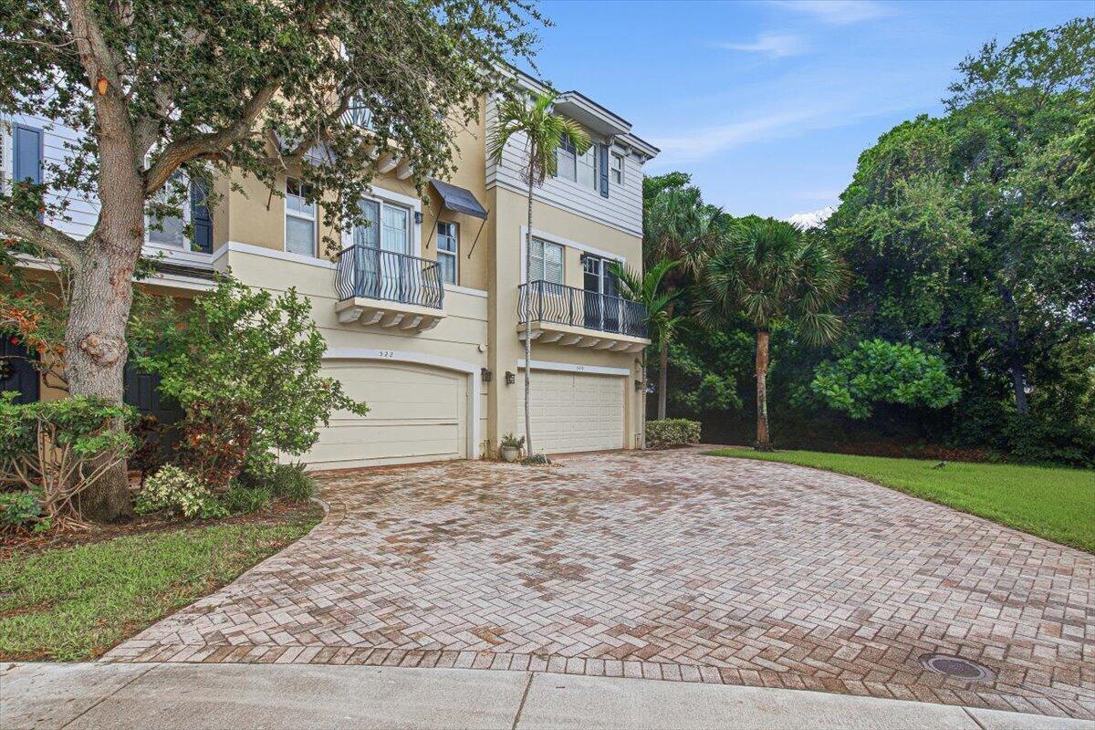 520 NW 39TH Circle