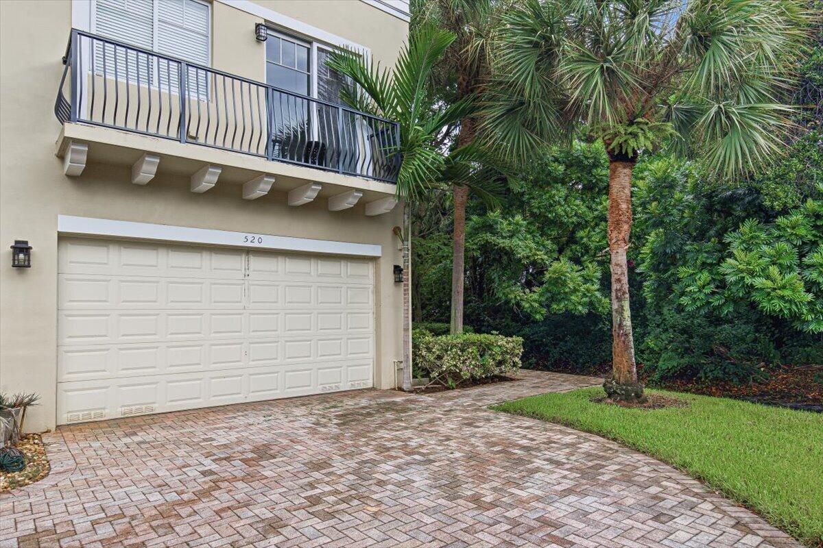 520 NW 39TH Circle