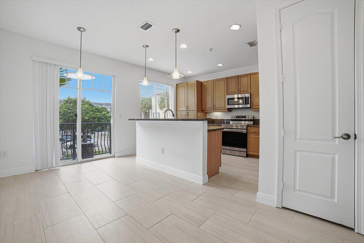 520 NW 39TH Circle