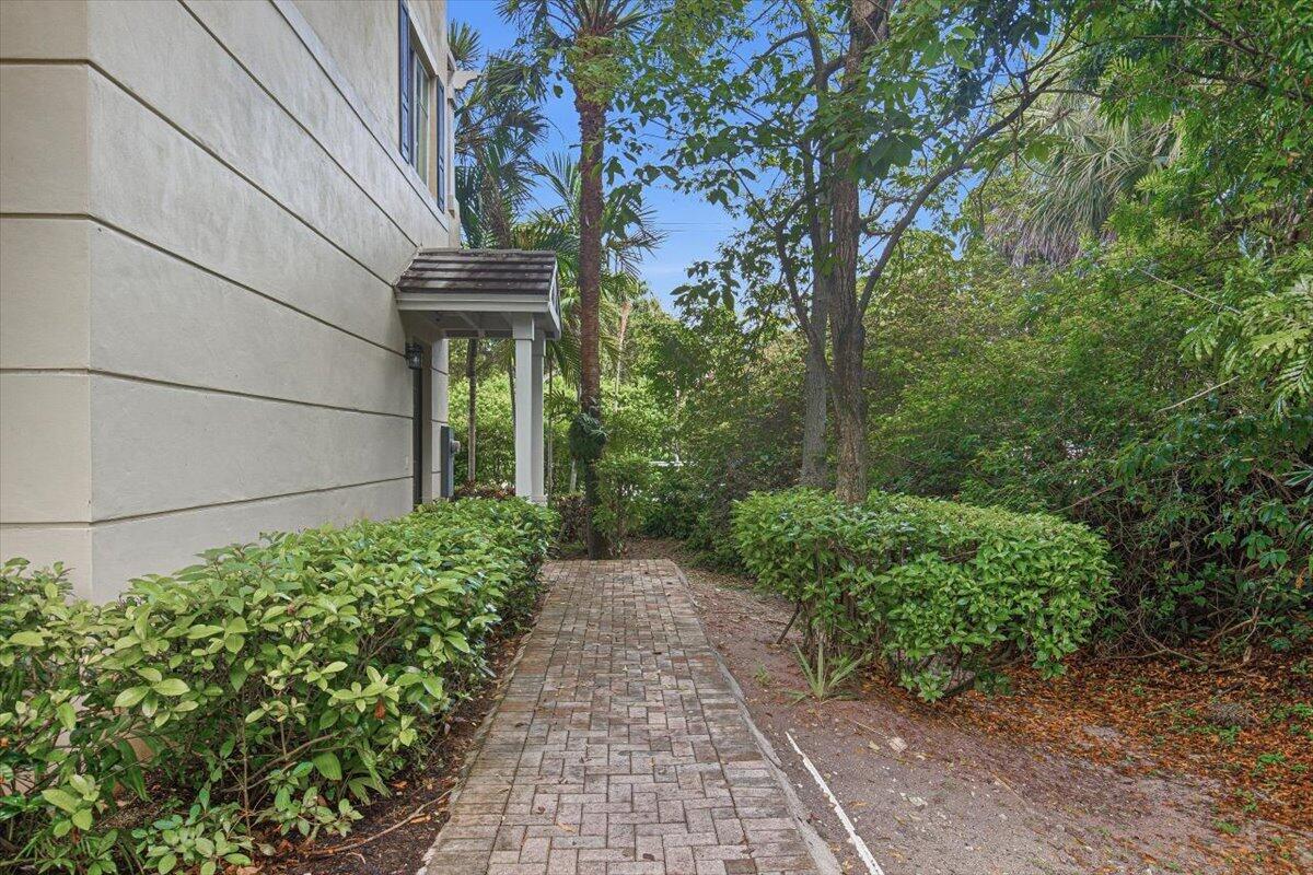 520 NW 39TH Circle