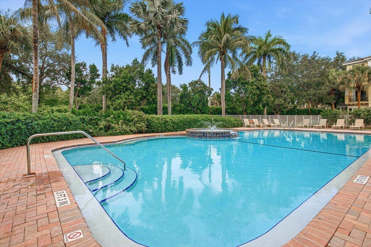 520 NW 39TH Circle