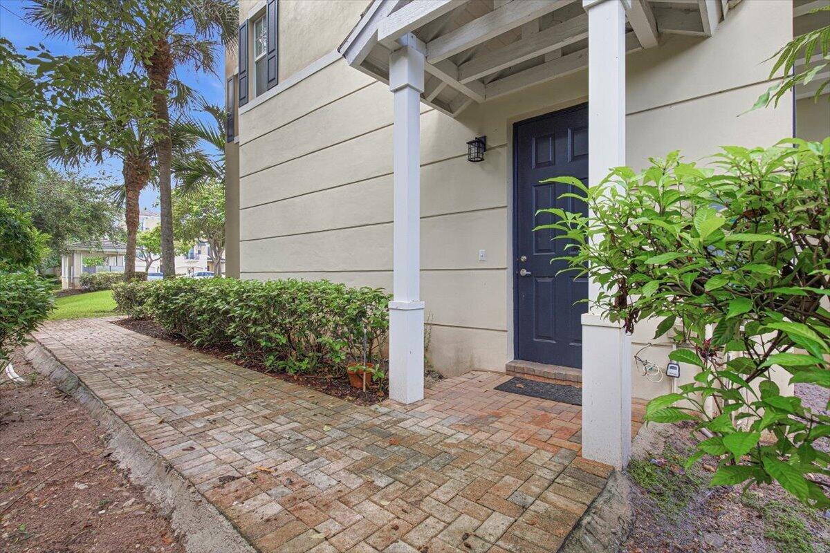 520 NW 39TH Circle